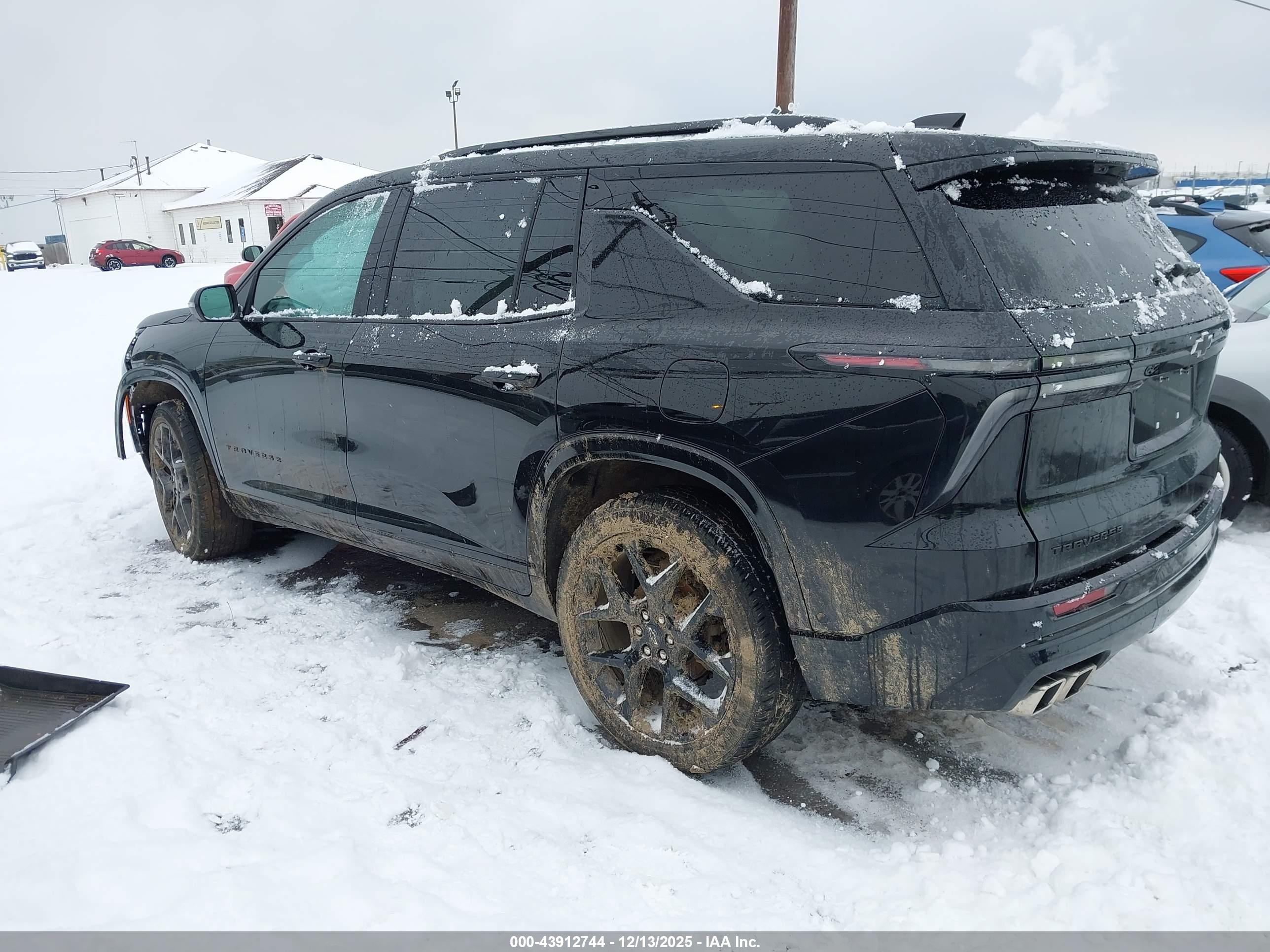 CHEVROLET TRAVERSE image 3