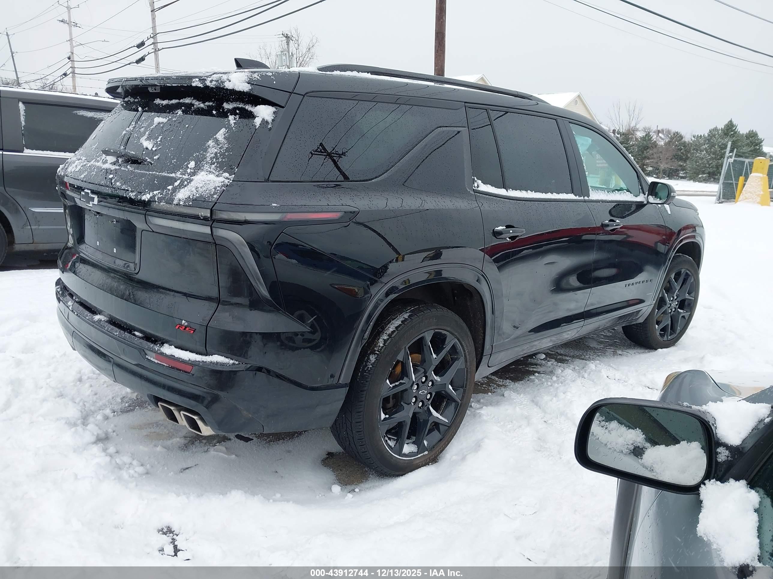 CHEVROLET TRAVERSE image 4