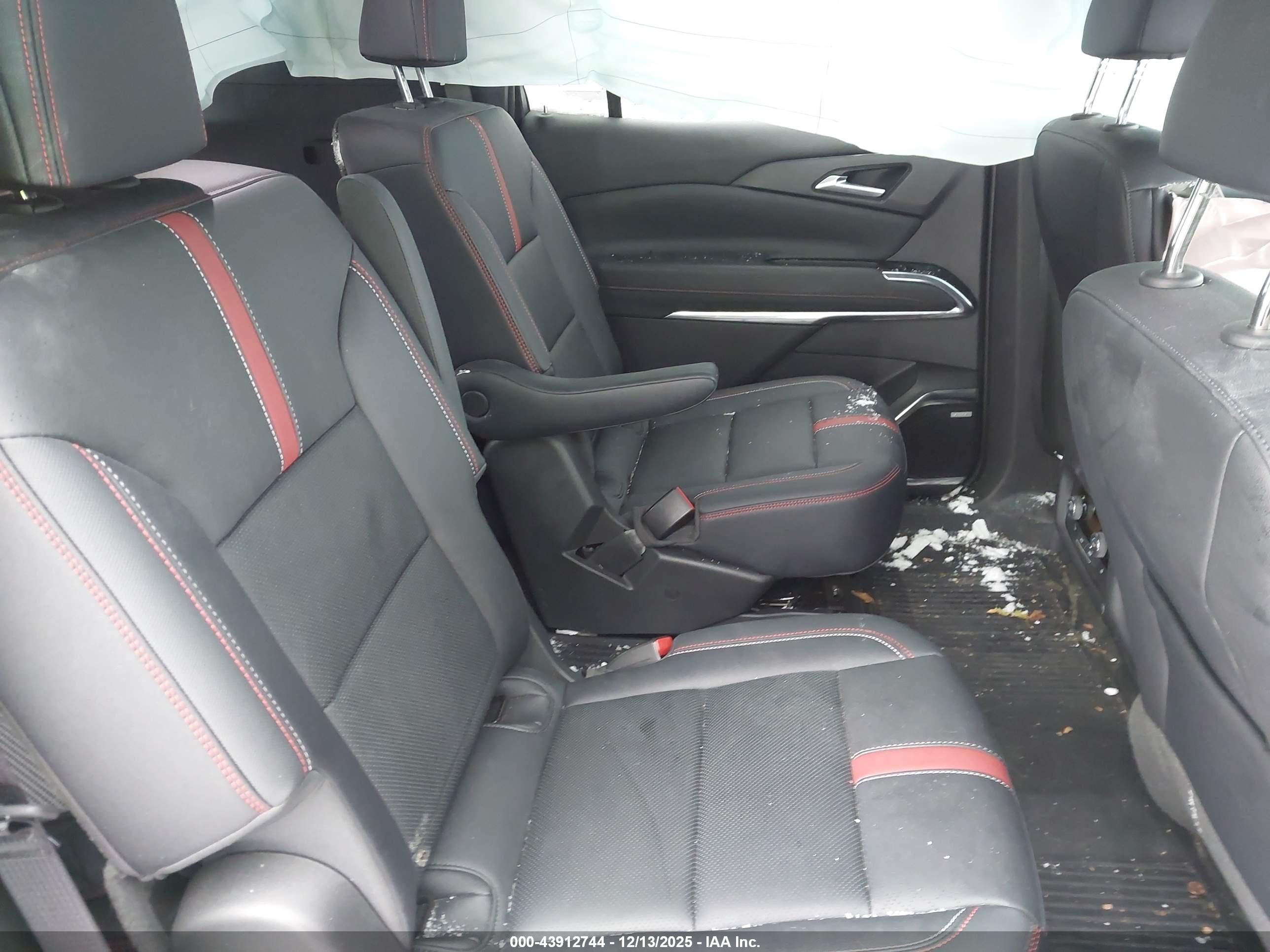 CHEVROLET TRAVERSE image 8