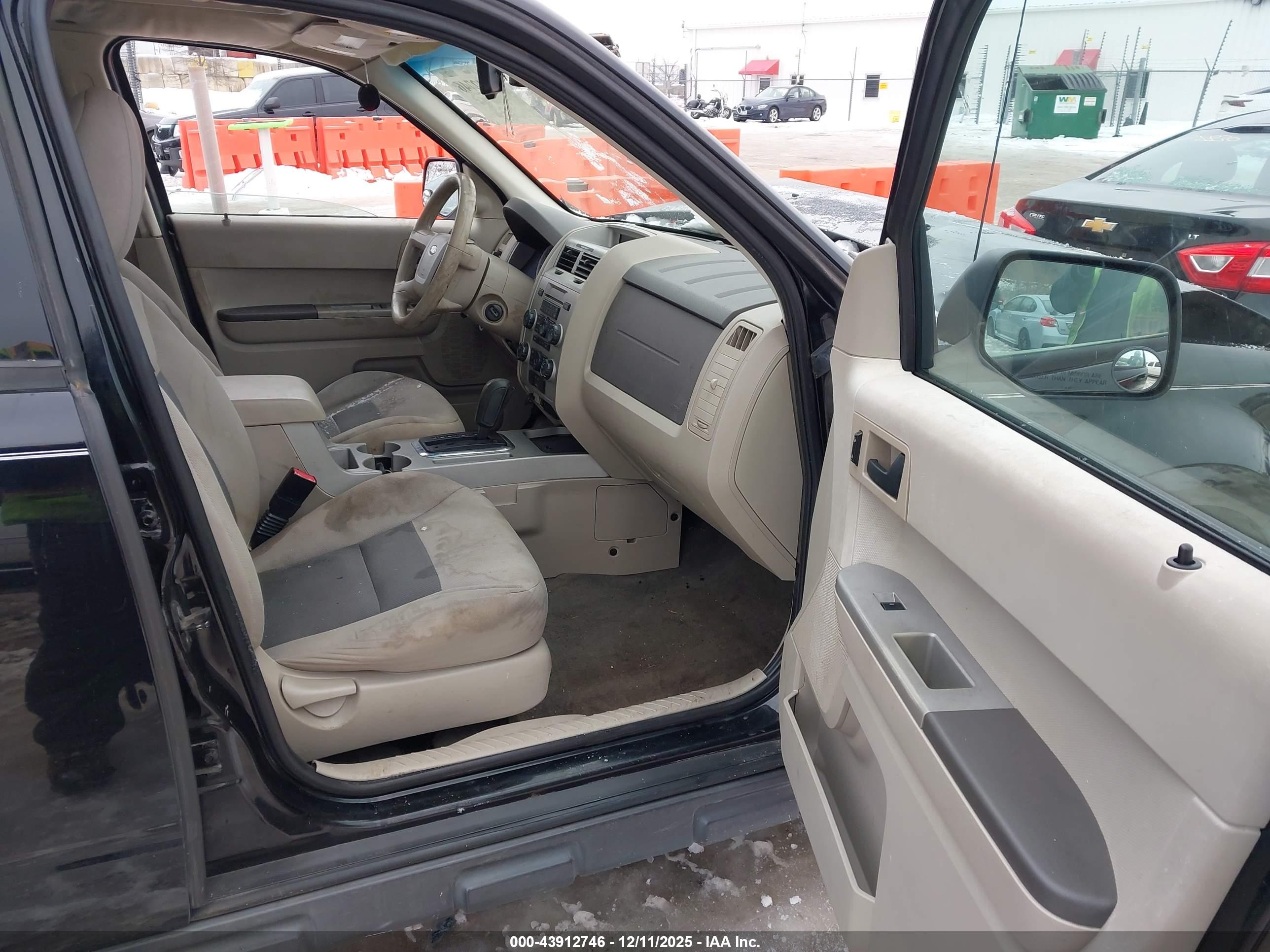 FORD ESCAPE image 5