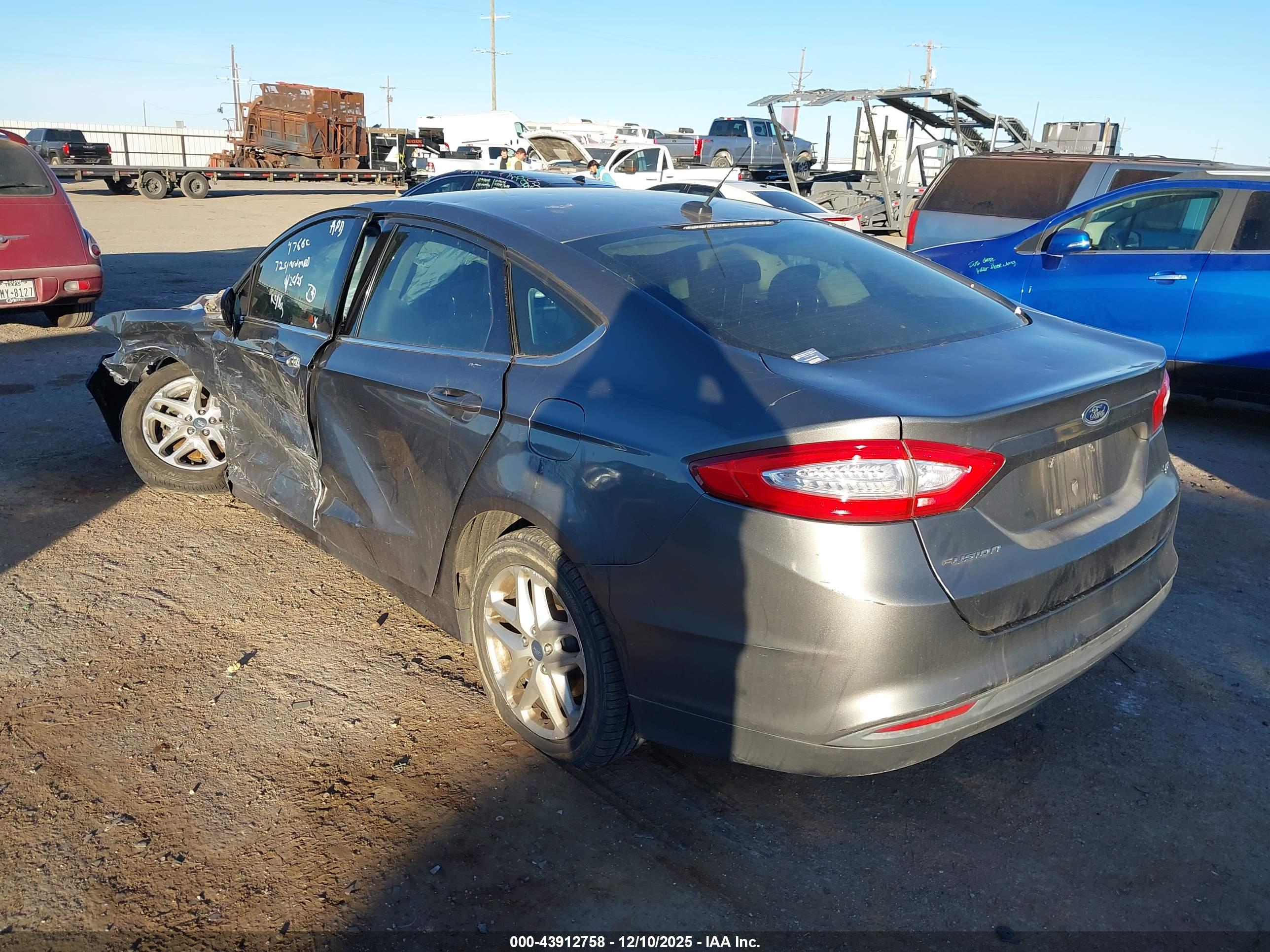 FORD FUSION image 3