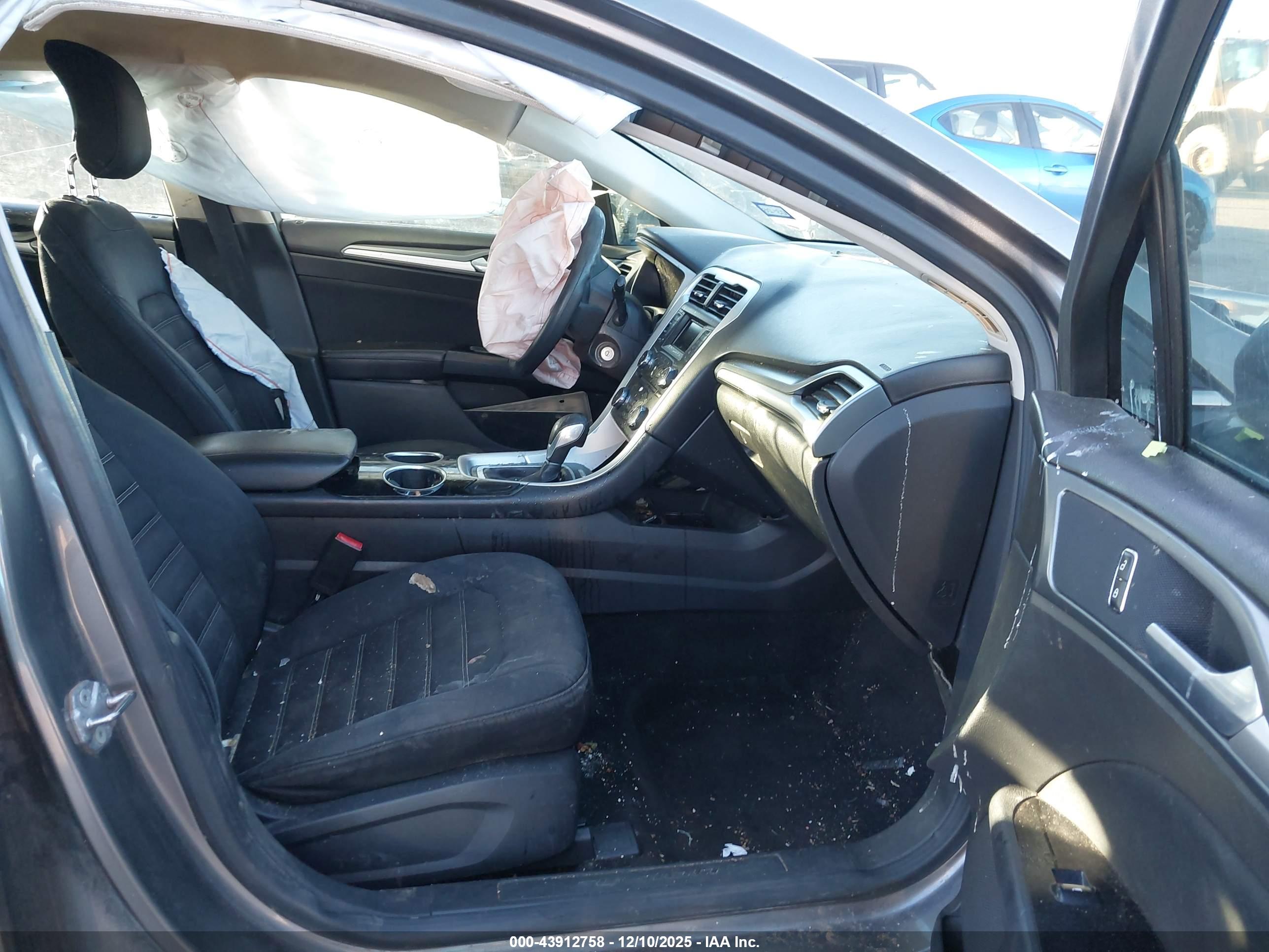 FORD FUSION image 5