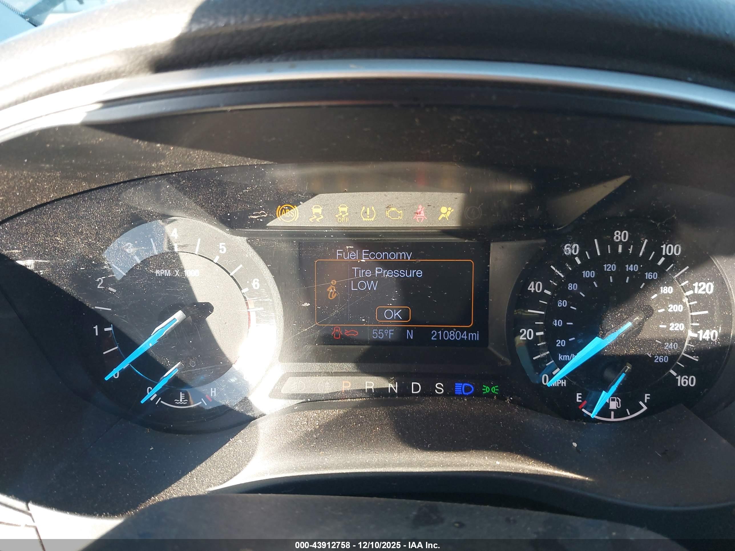 FORD FUSION image 7