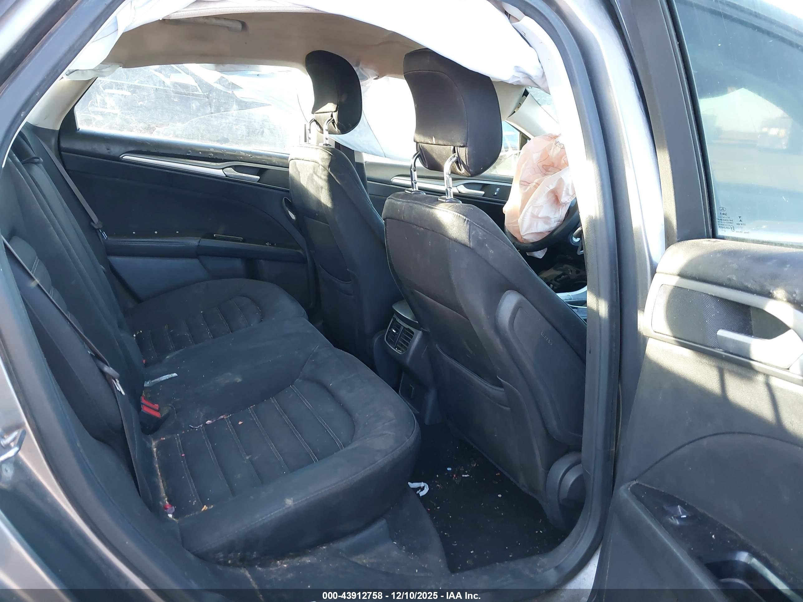 FORD FUSION image 8