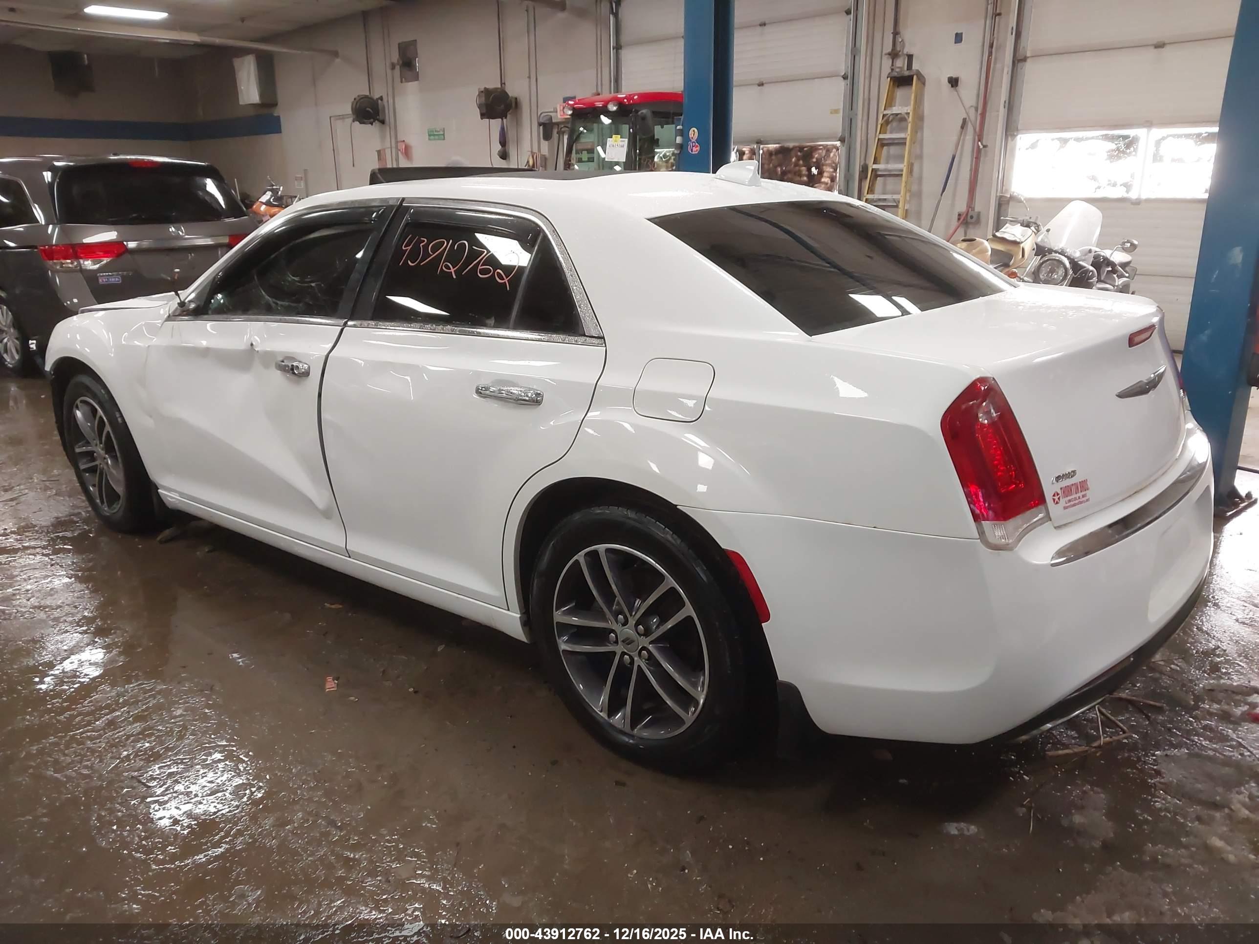 CHRYSLER 300C image 3