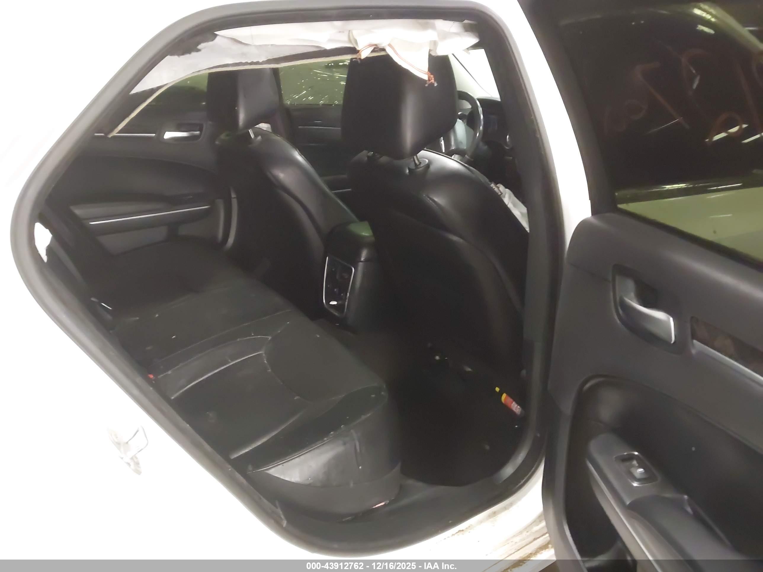 CHRYSLER 300C image 8