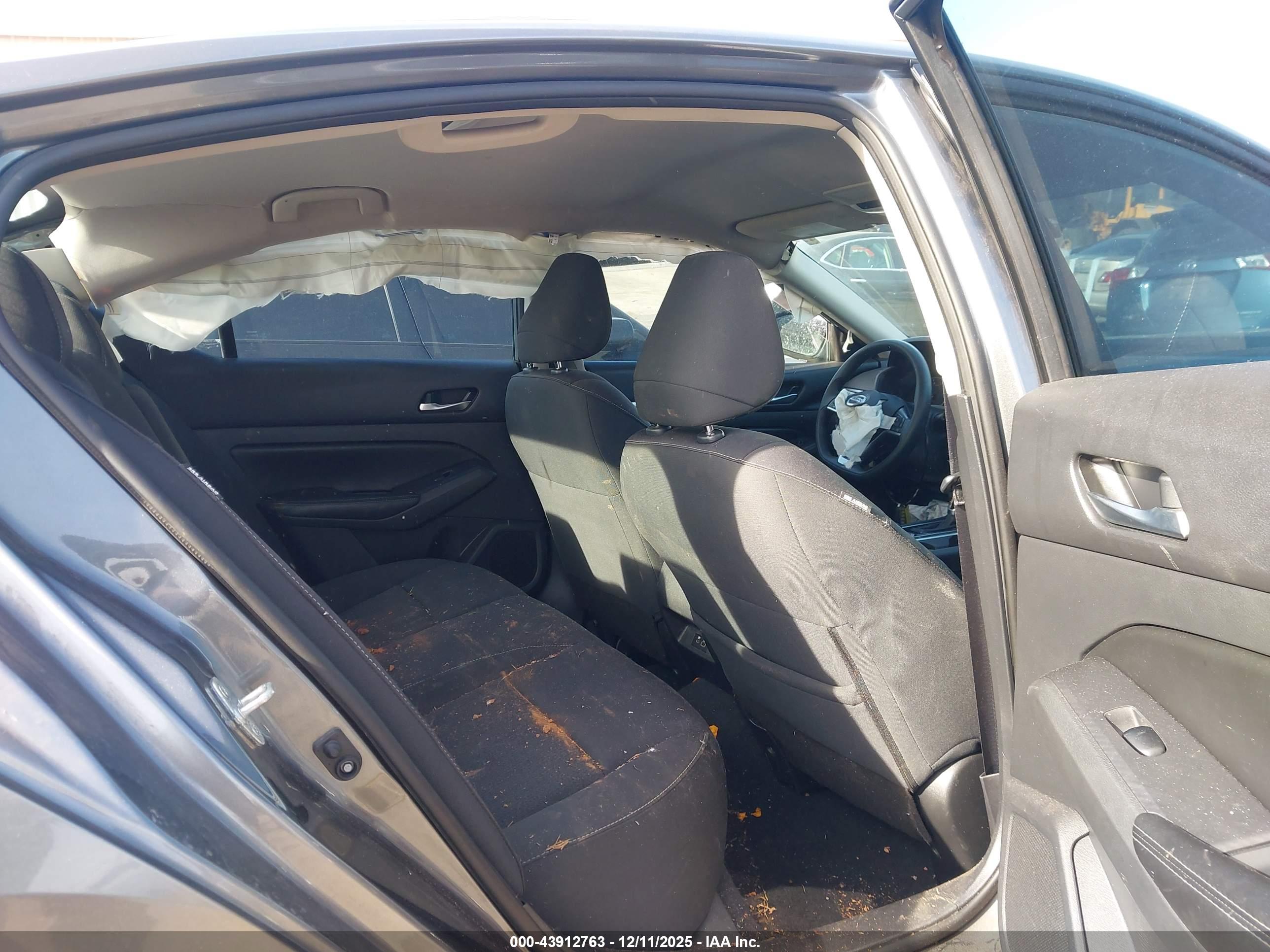 NISSAN ALTIMA image 8