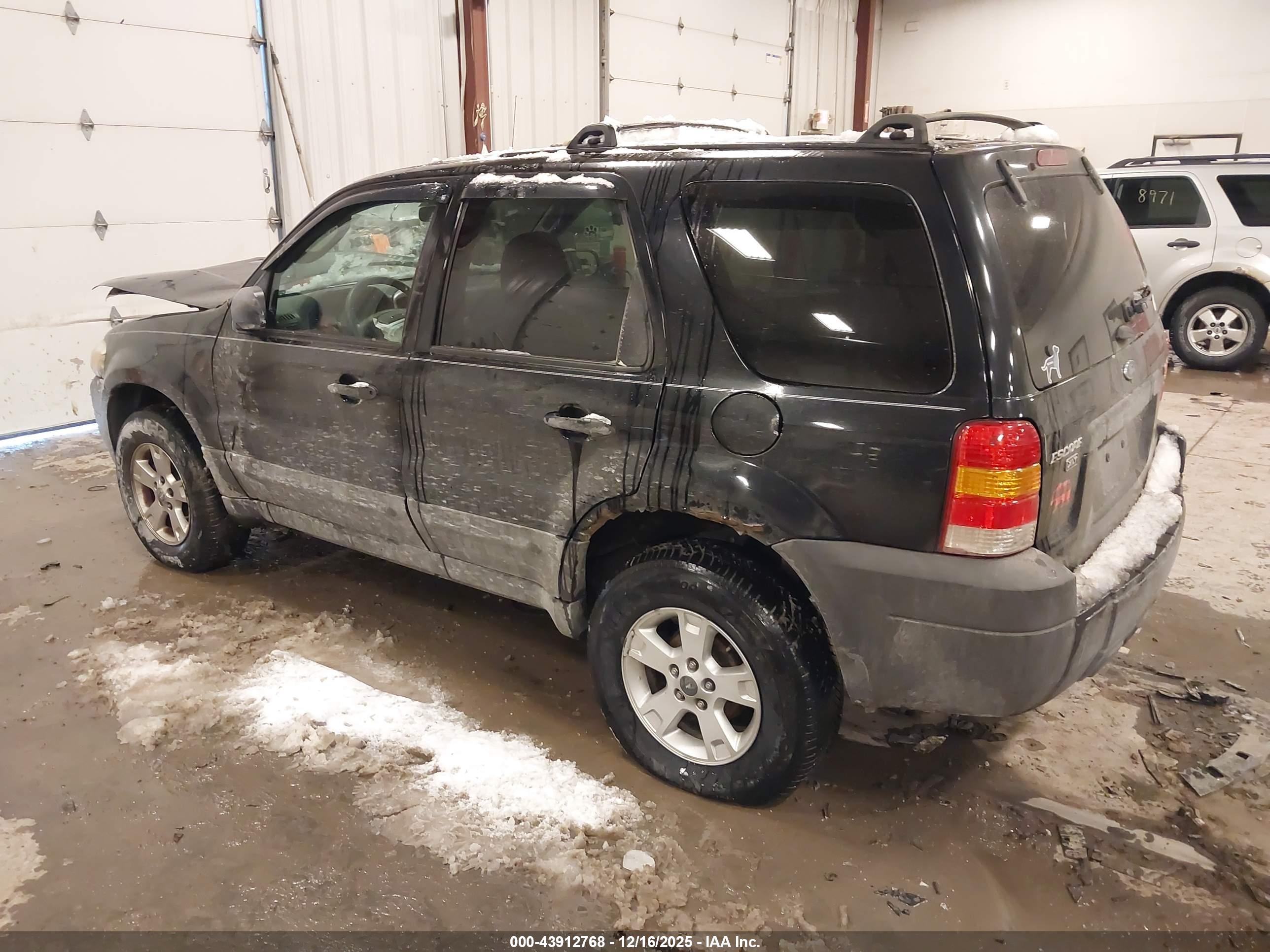 FORD ESCAPE image 3