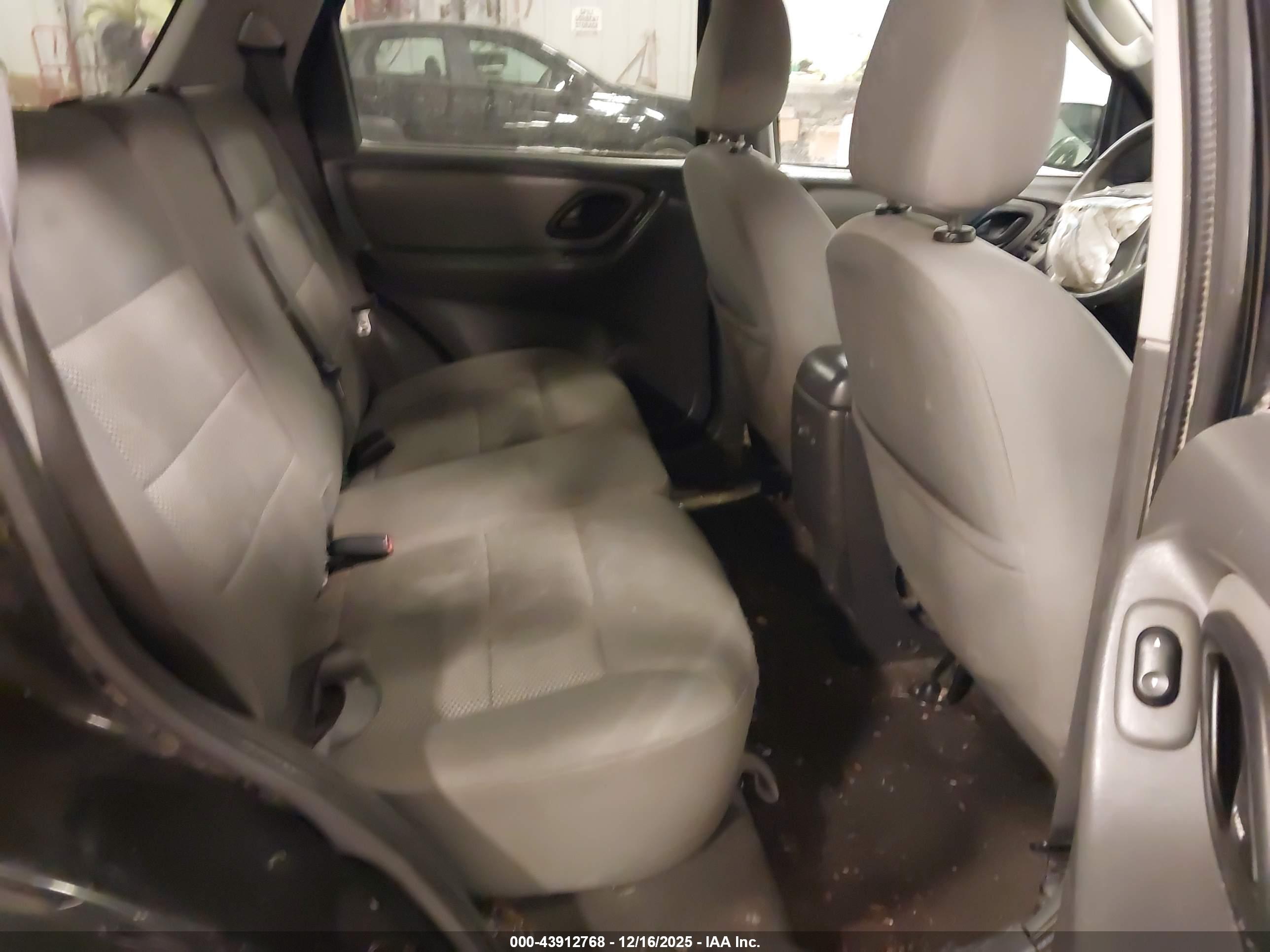 FORD ESCAPE image 8