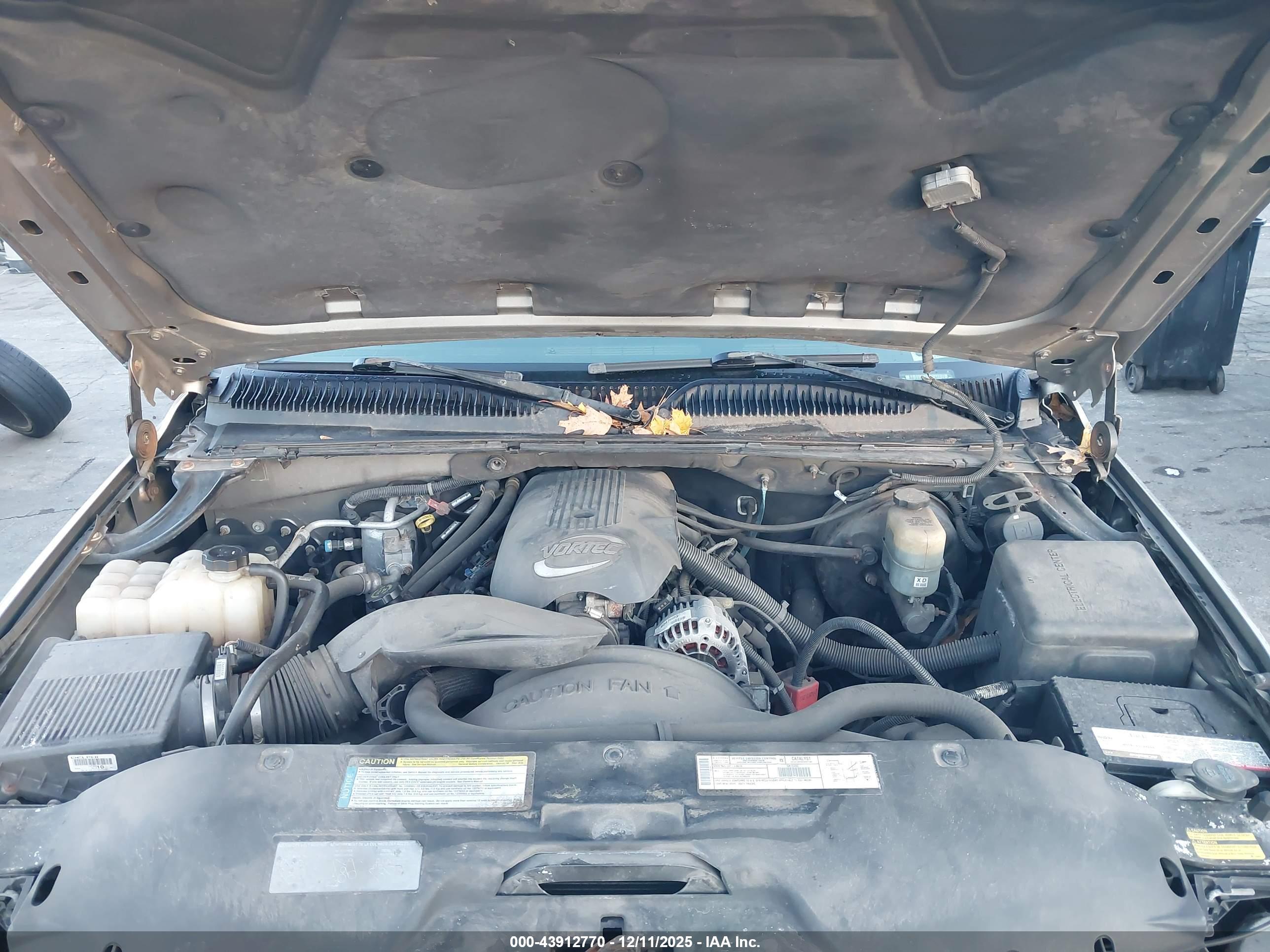 CHEVROLET SUBURBAN image 10