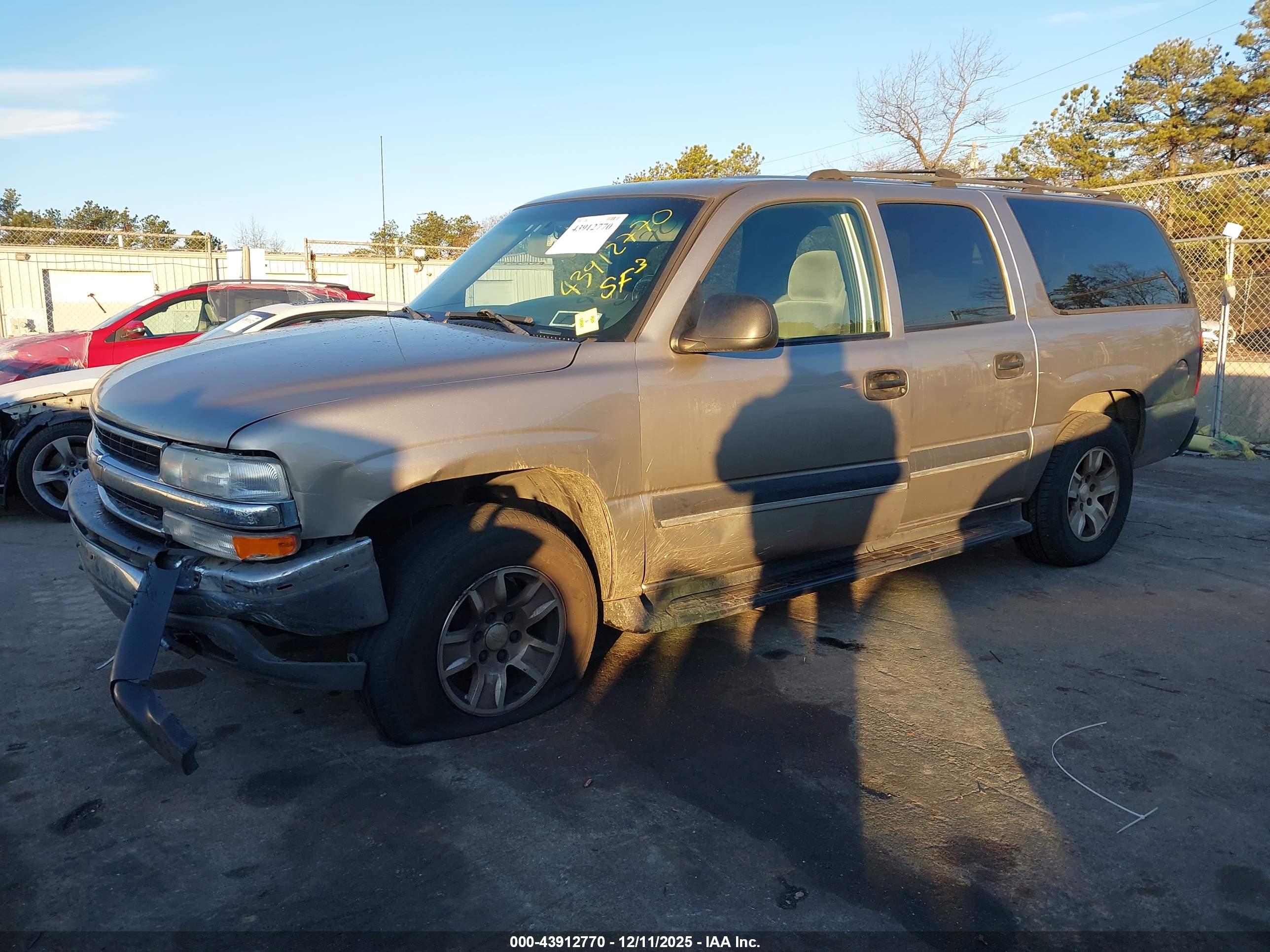 CHEVROLET SUBURBAN image 6