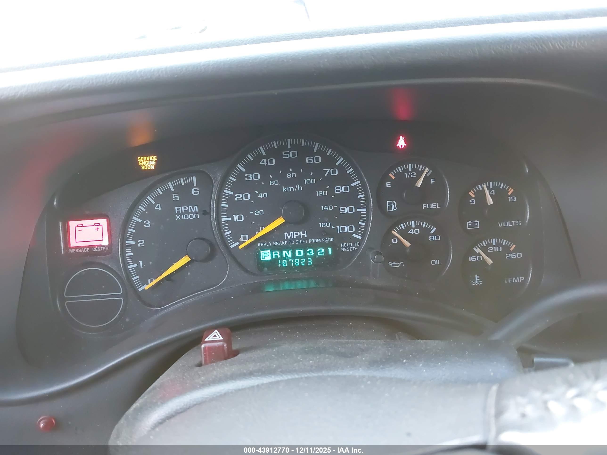 CHEVROLET SUBURBAN image 7