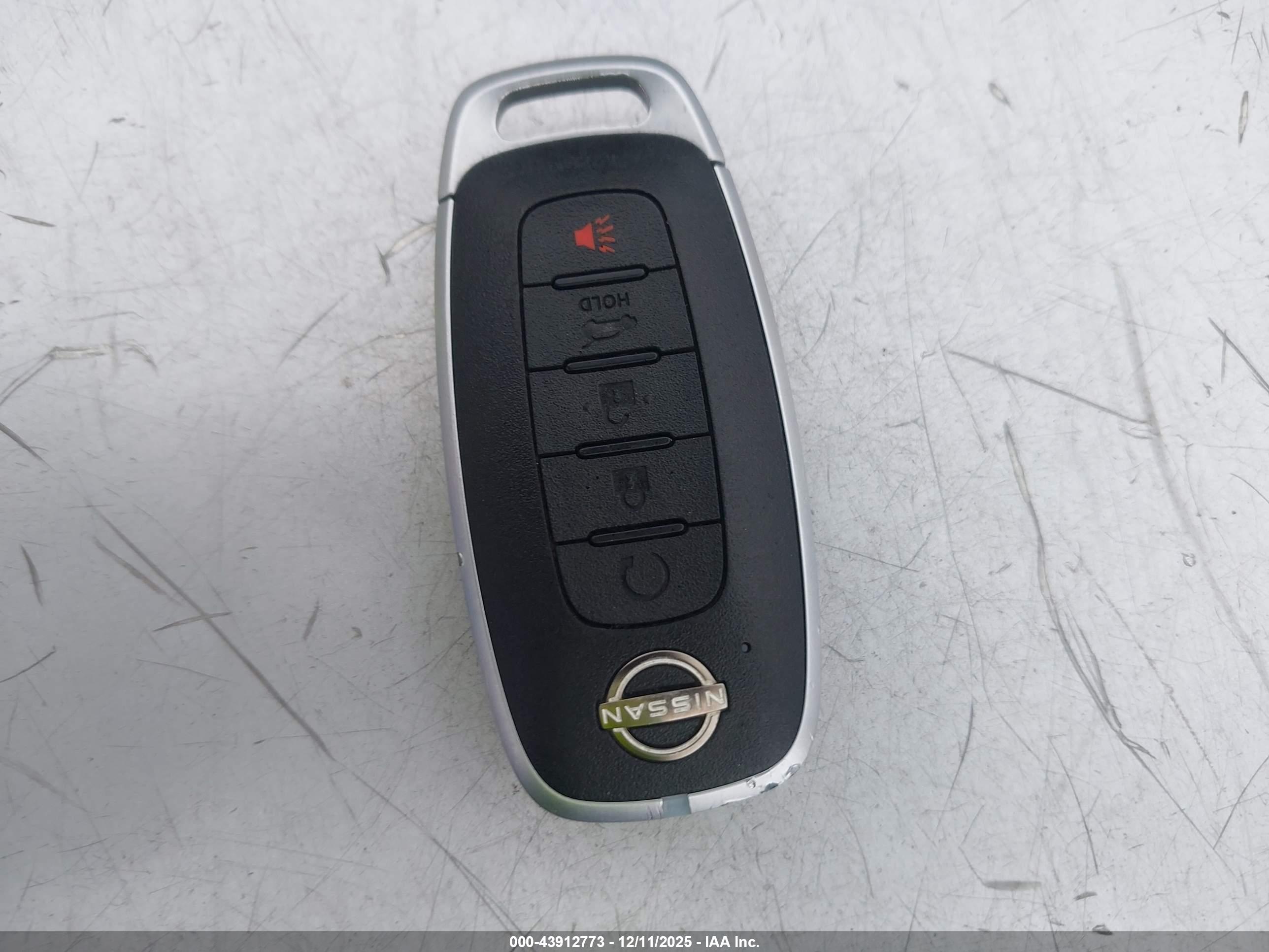 NISSAN ROGUE image 11
