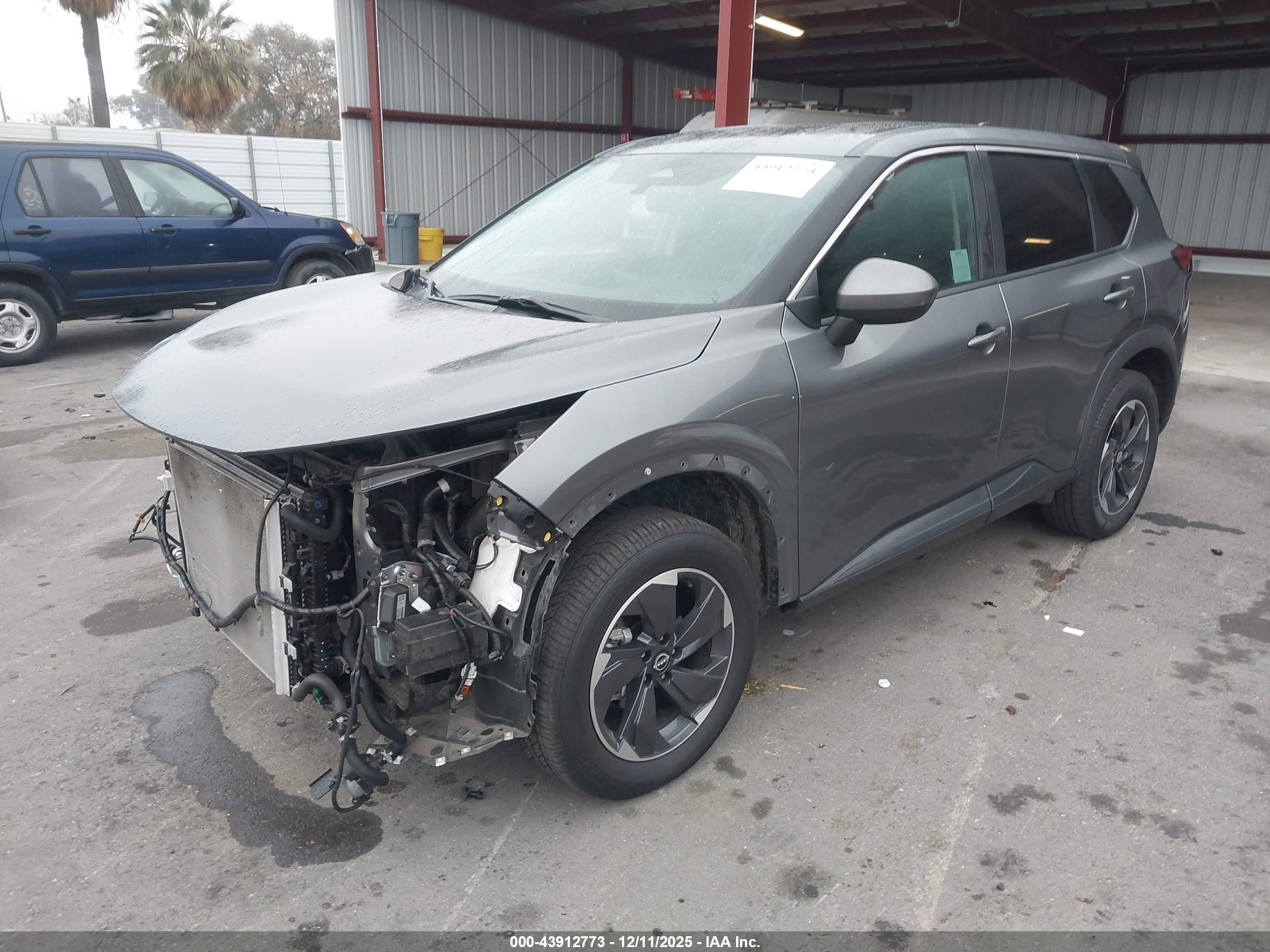 NISSAN ROGUE image 2