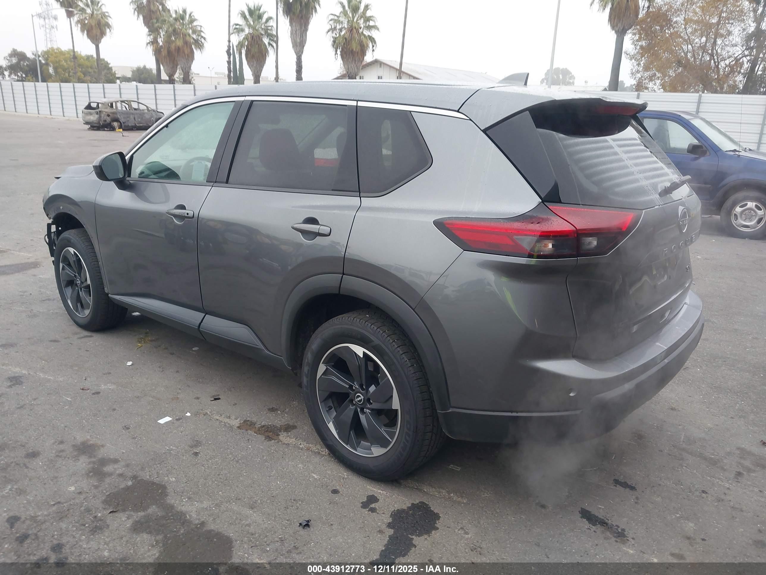 NISSAN ROGUE image 3