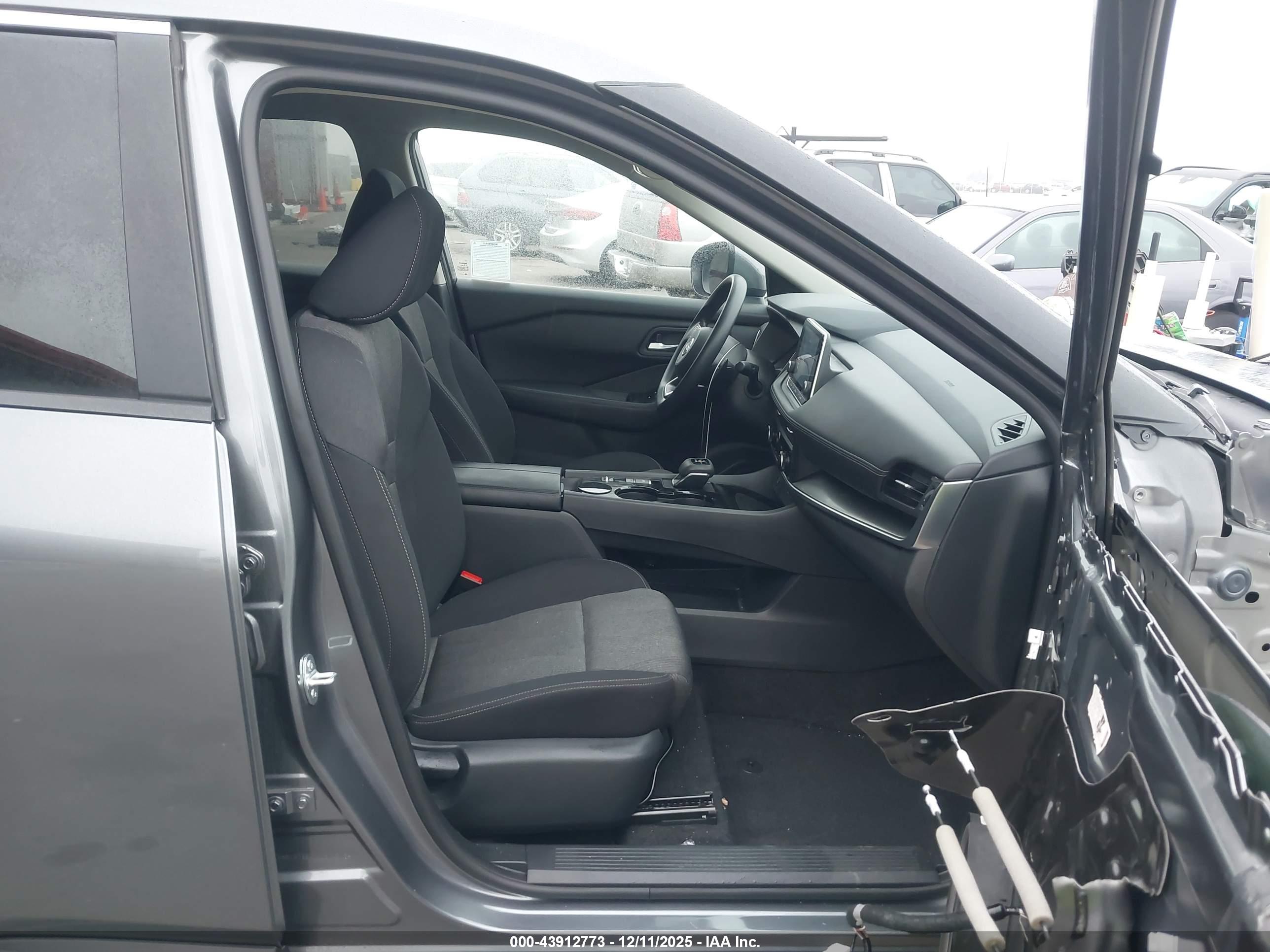 NISSAN ROGUE image 5