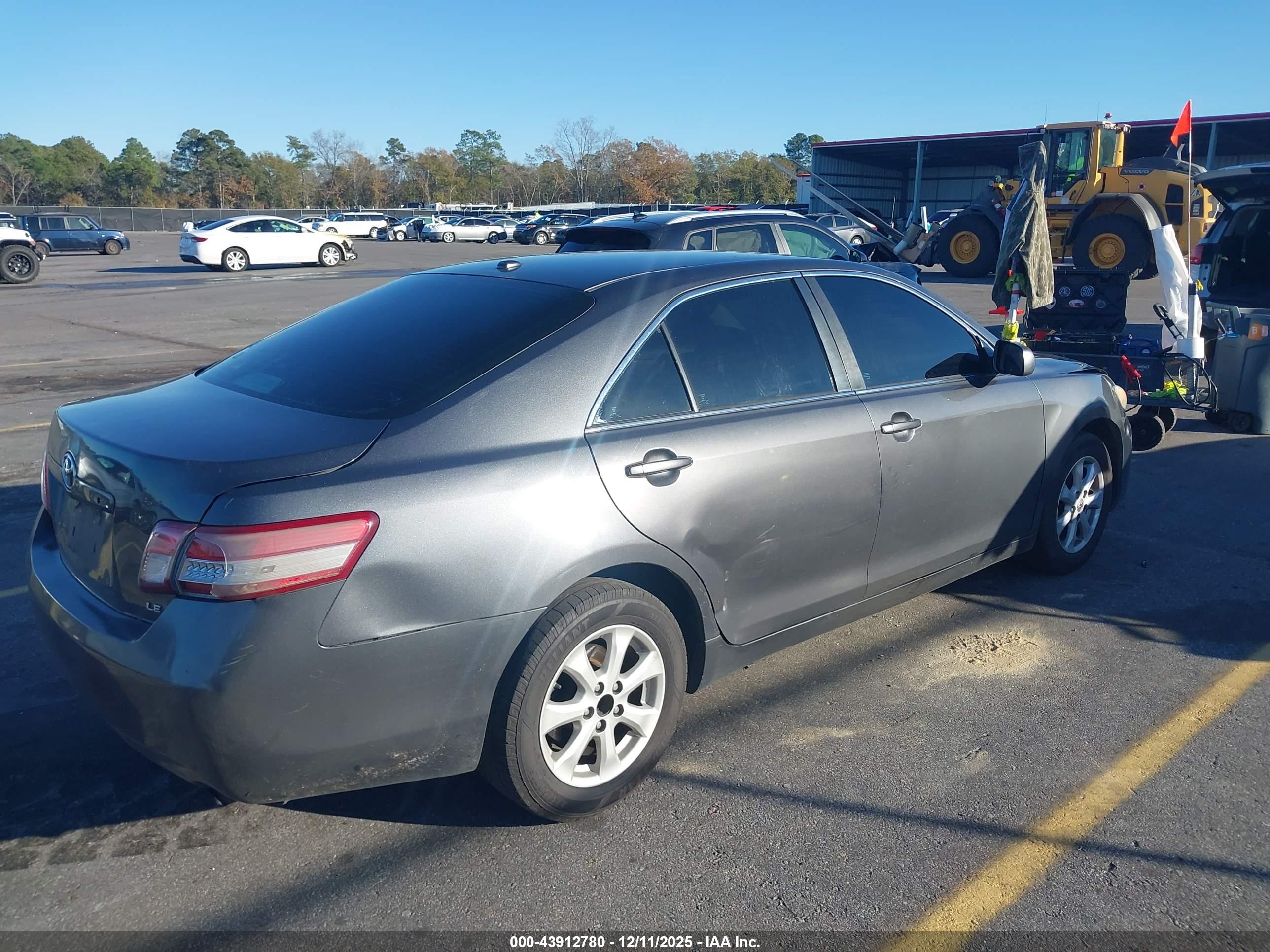 TOYOTA CAMRY image 4