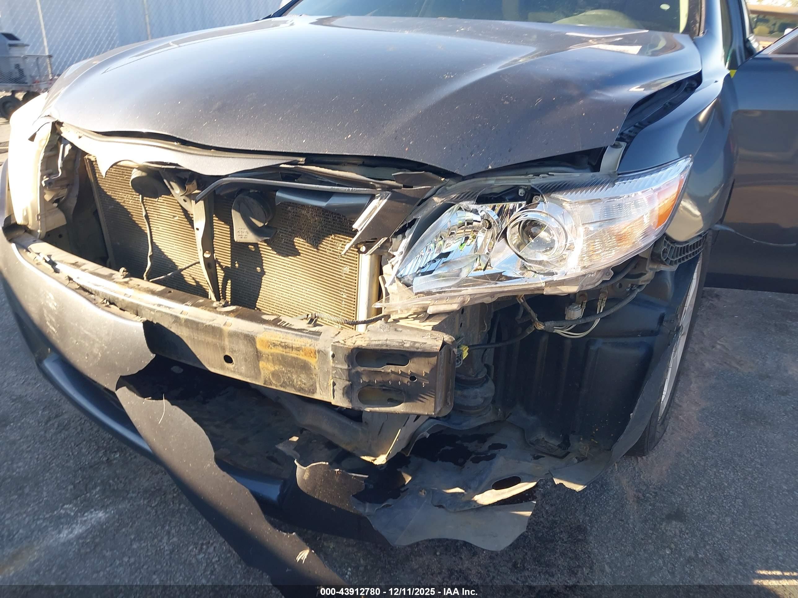 TOYOTA CAMRY image 6