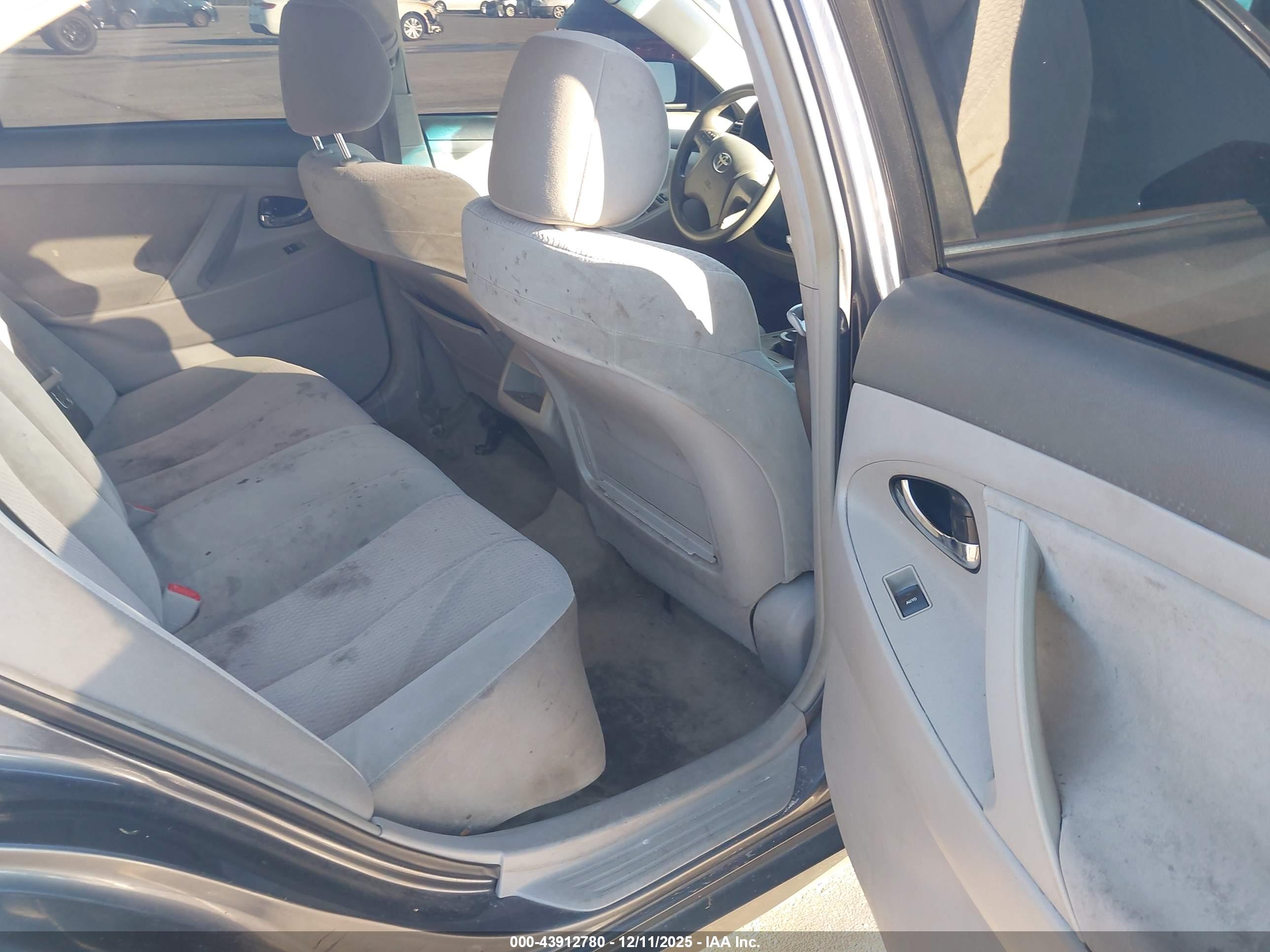 TOYOTA CAMRY image 8