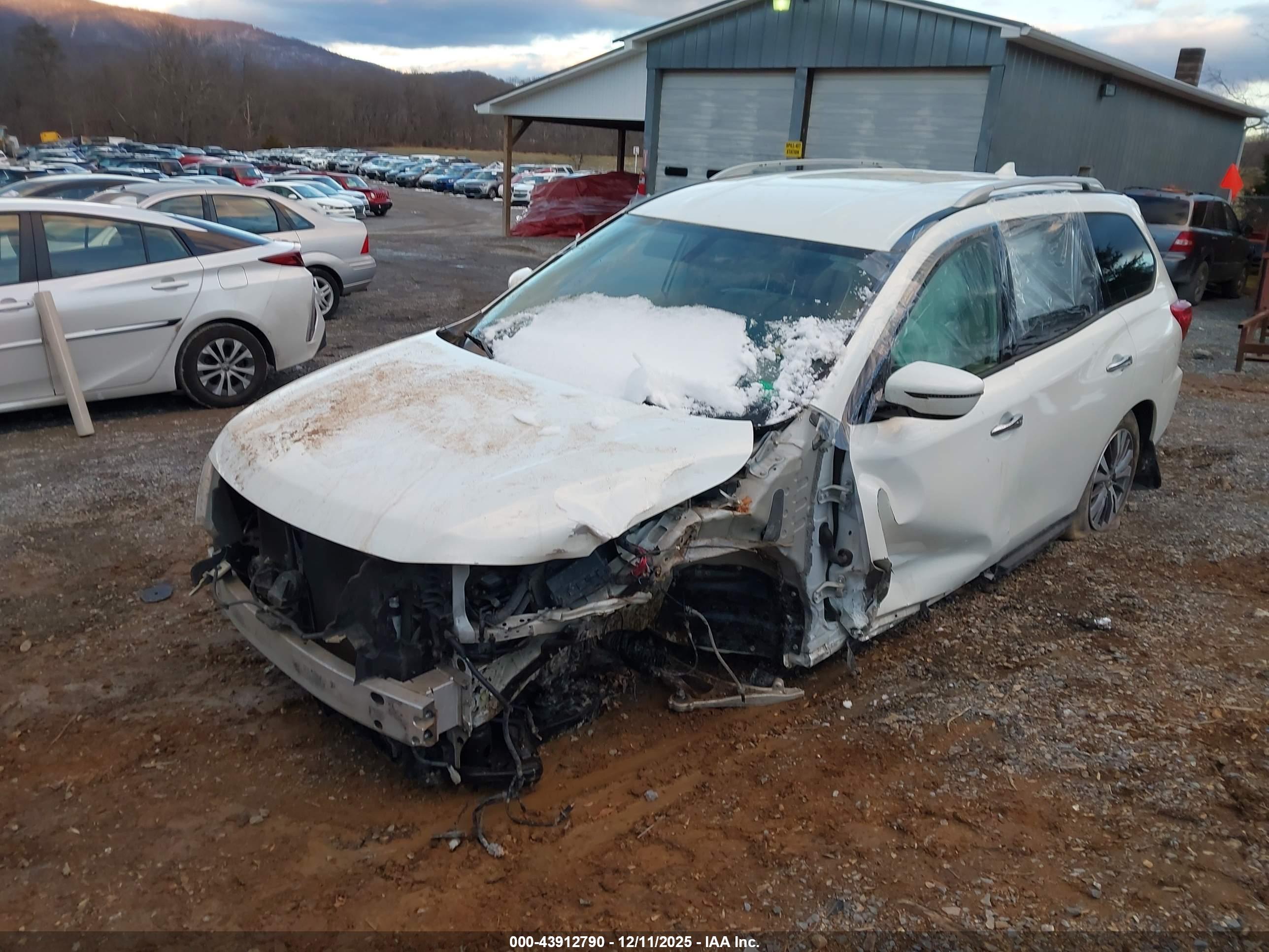 NISSAN PATHFINDER image 2
