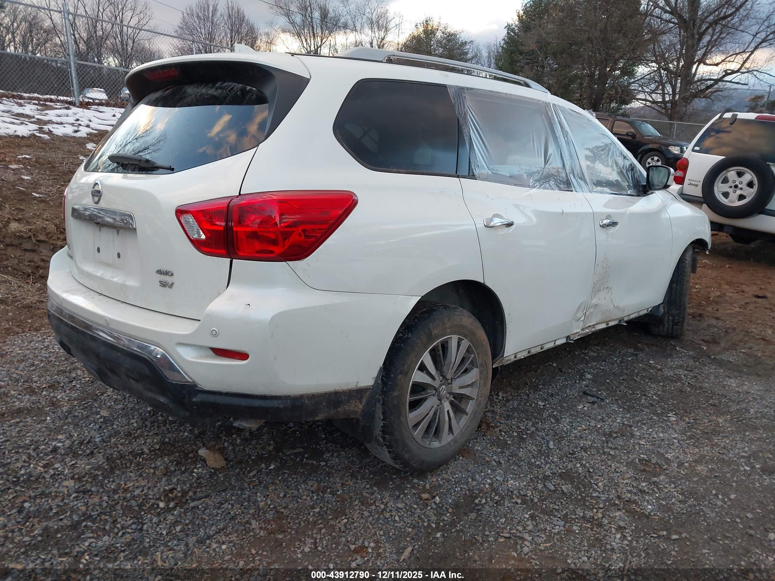 NISSAN PATHFINDER image 4