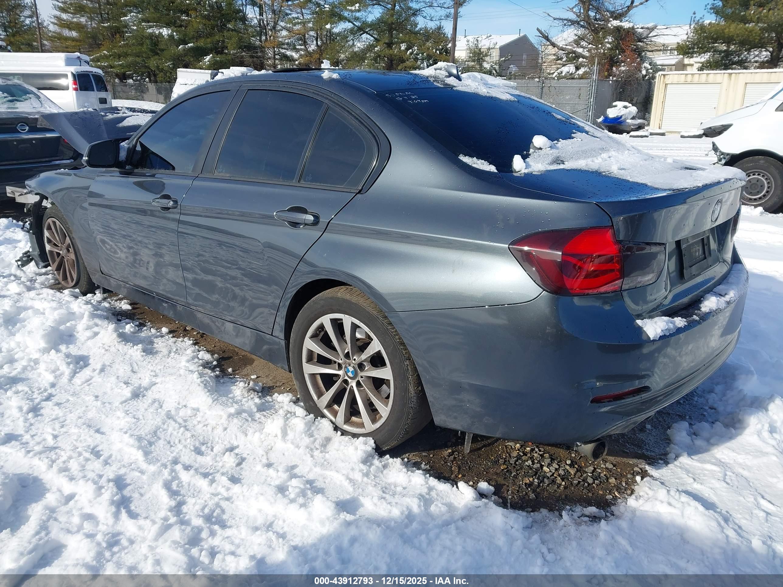 BMW 320I image 3