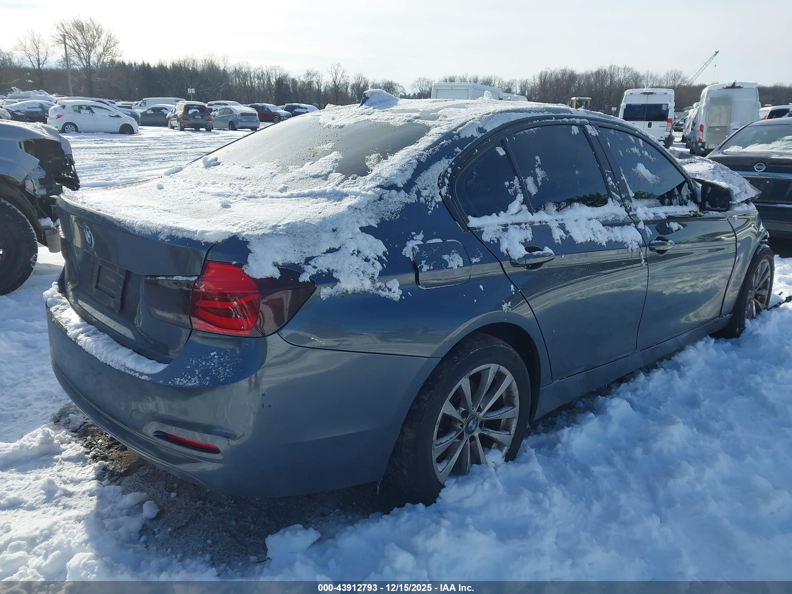 BMW 320I image 4