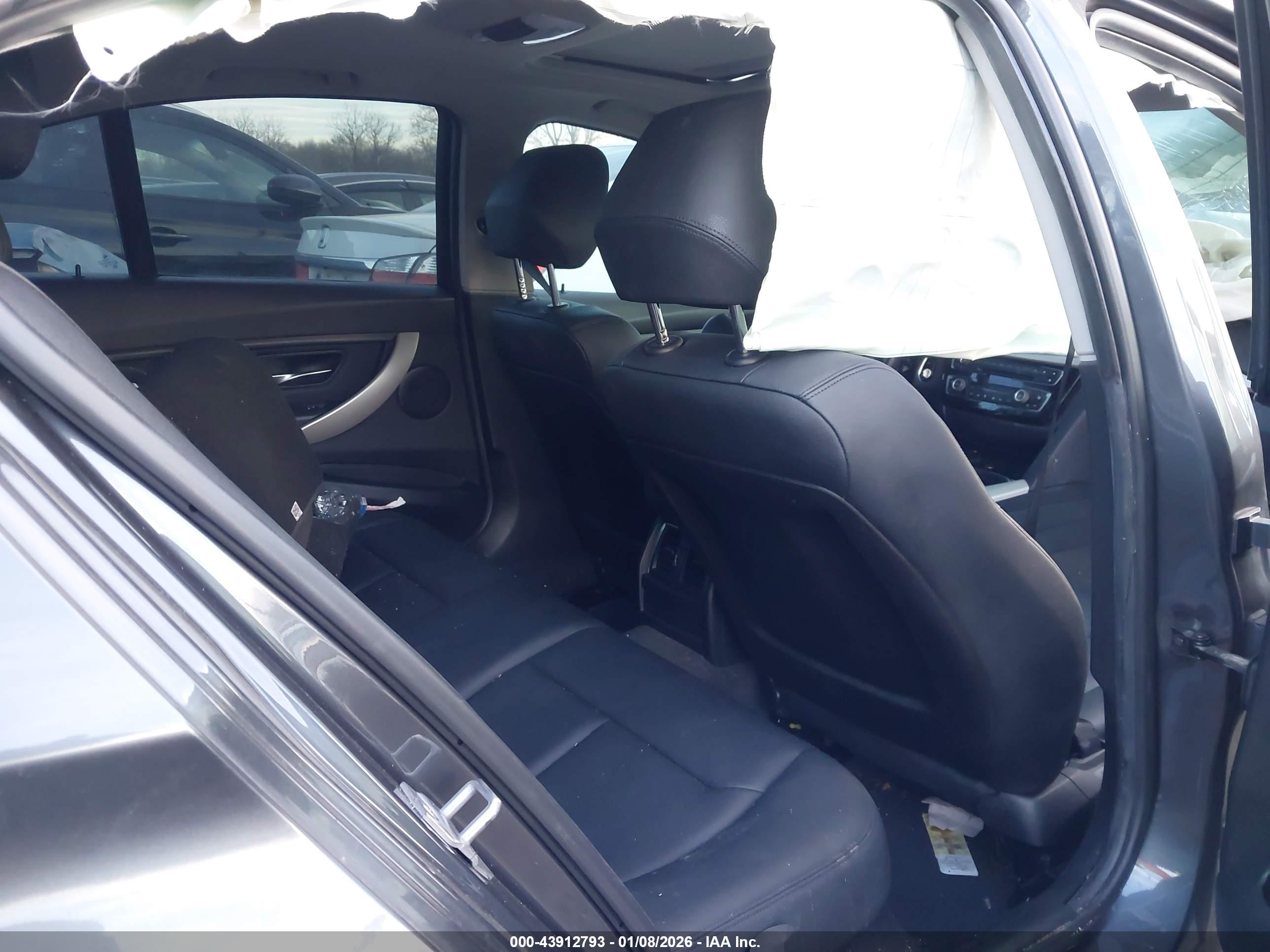 BMW 320I image 8