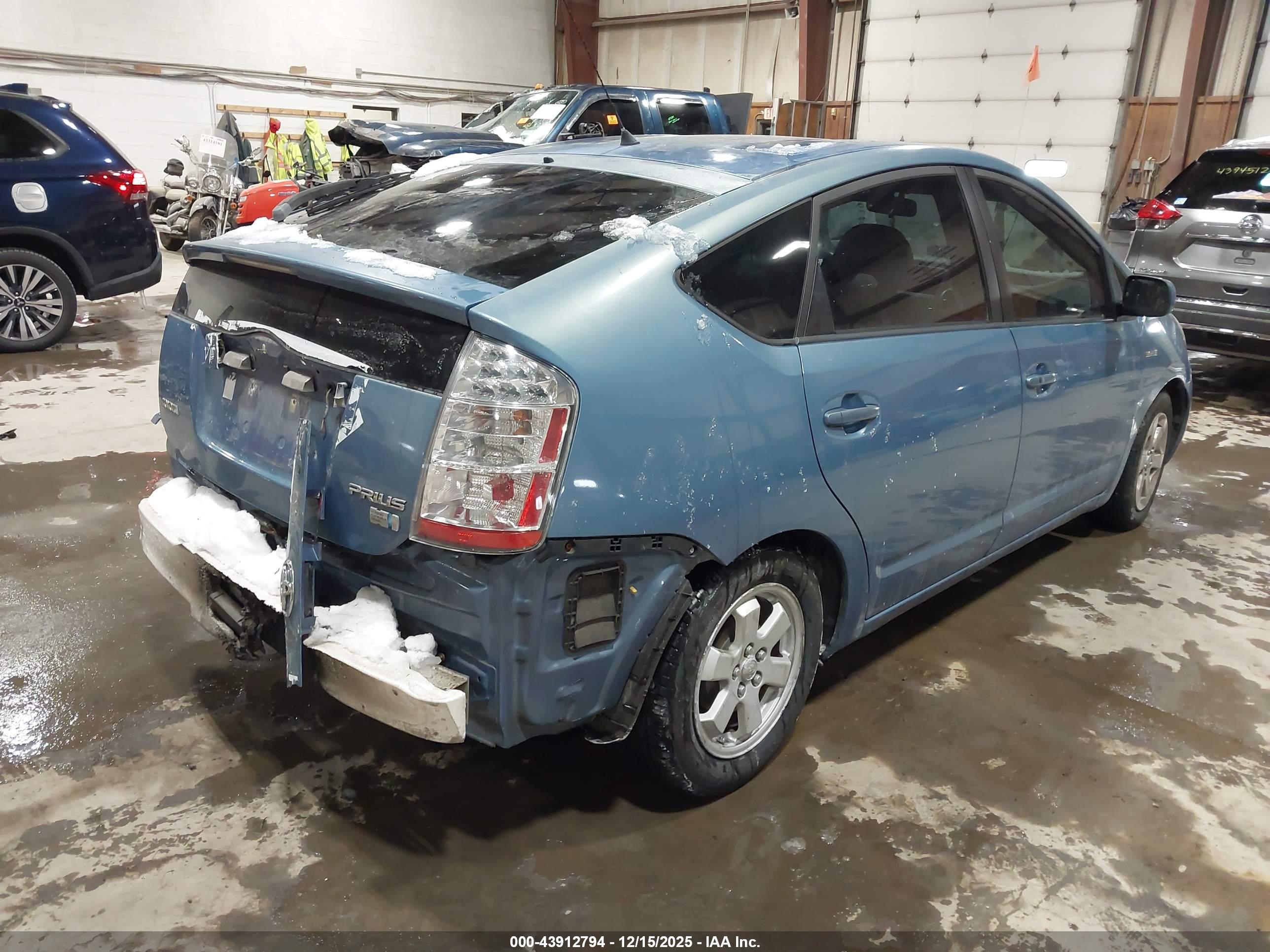 TOYOTA PRIUS image 4