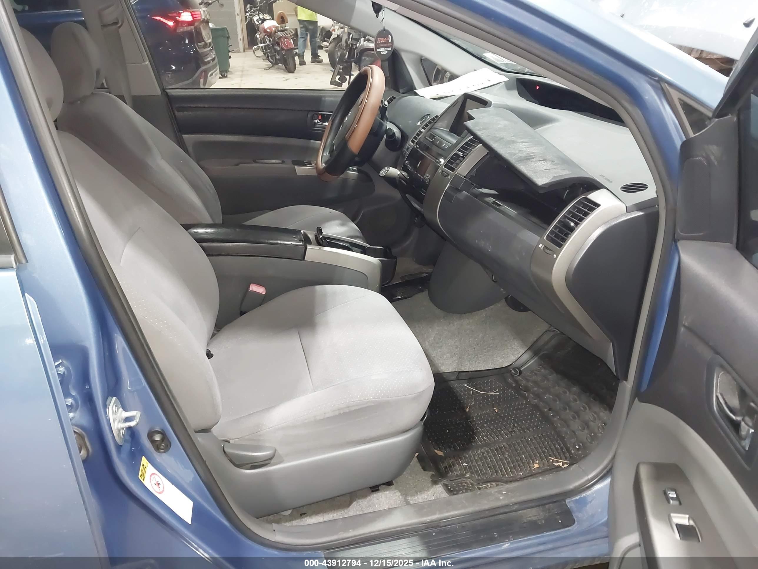 TOYOTA PRIUS image 5