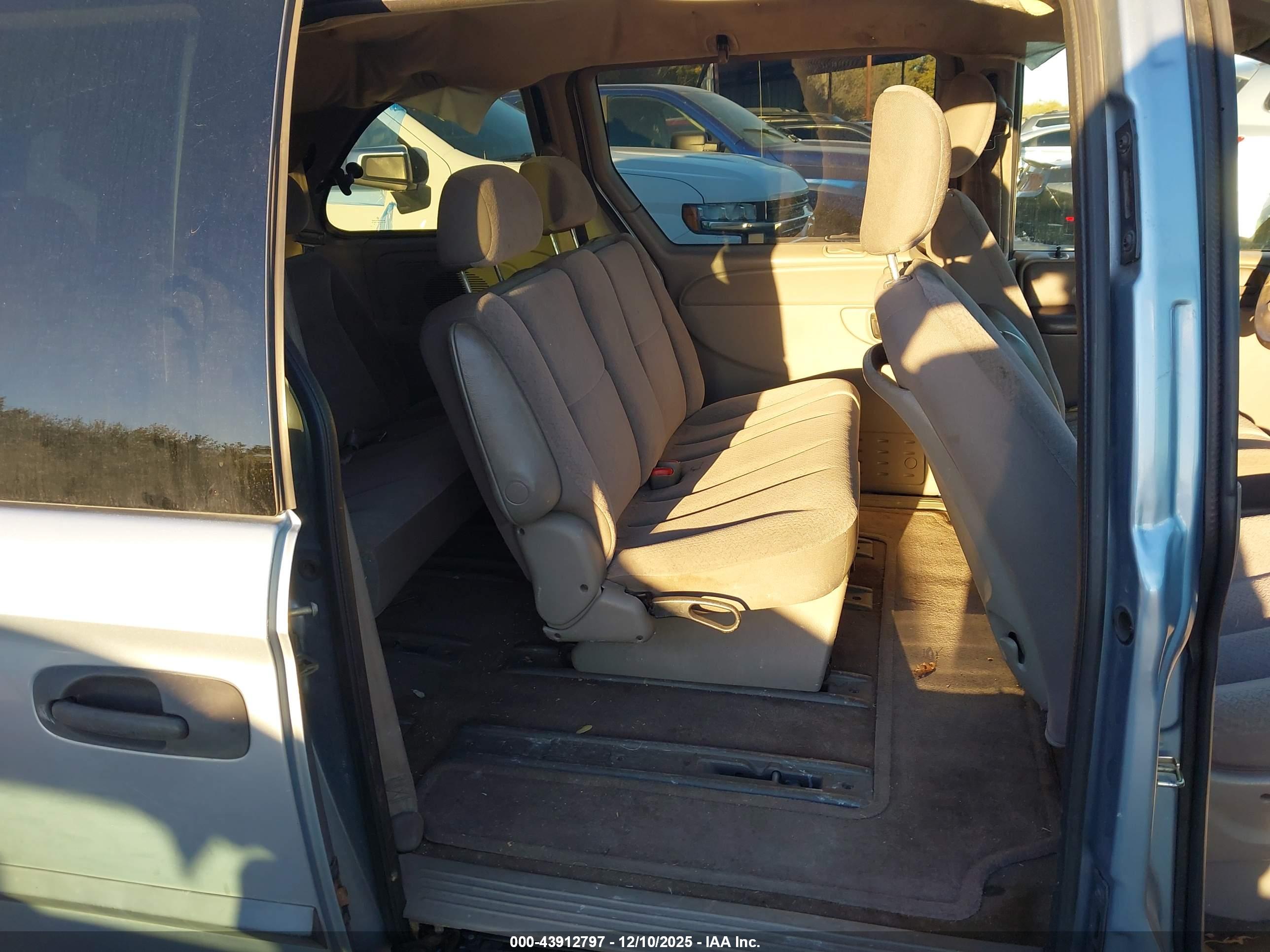 DODGE CARAVAN image 8