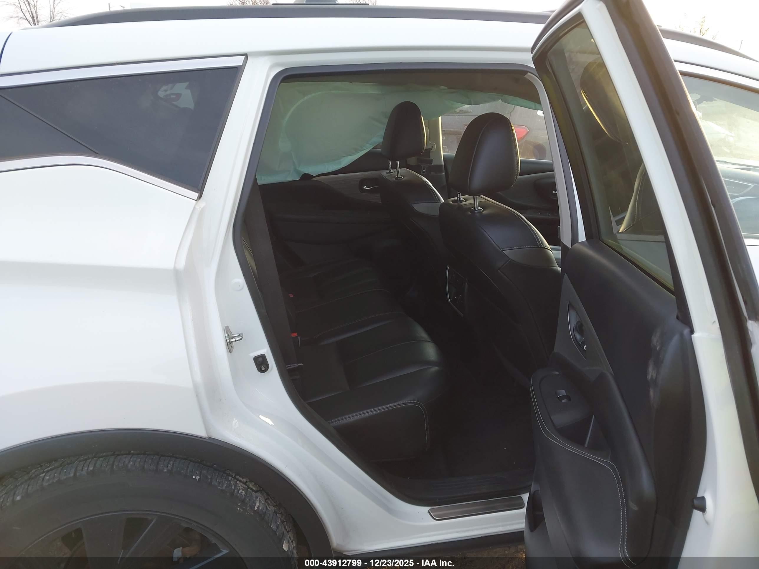 NISSAN MURANO image 8