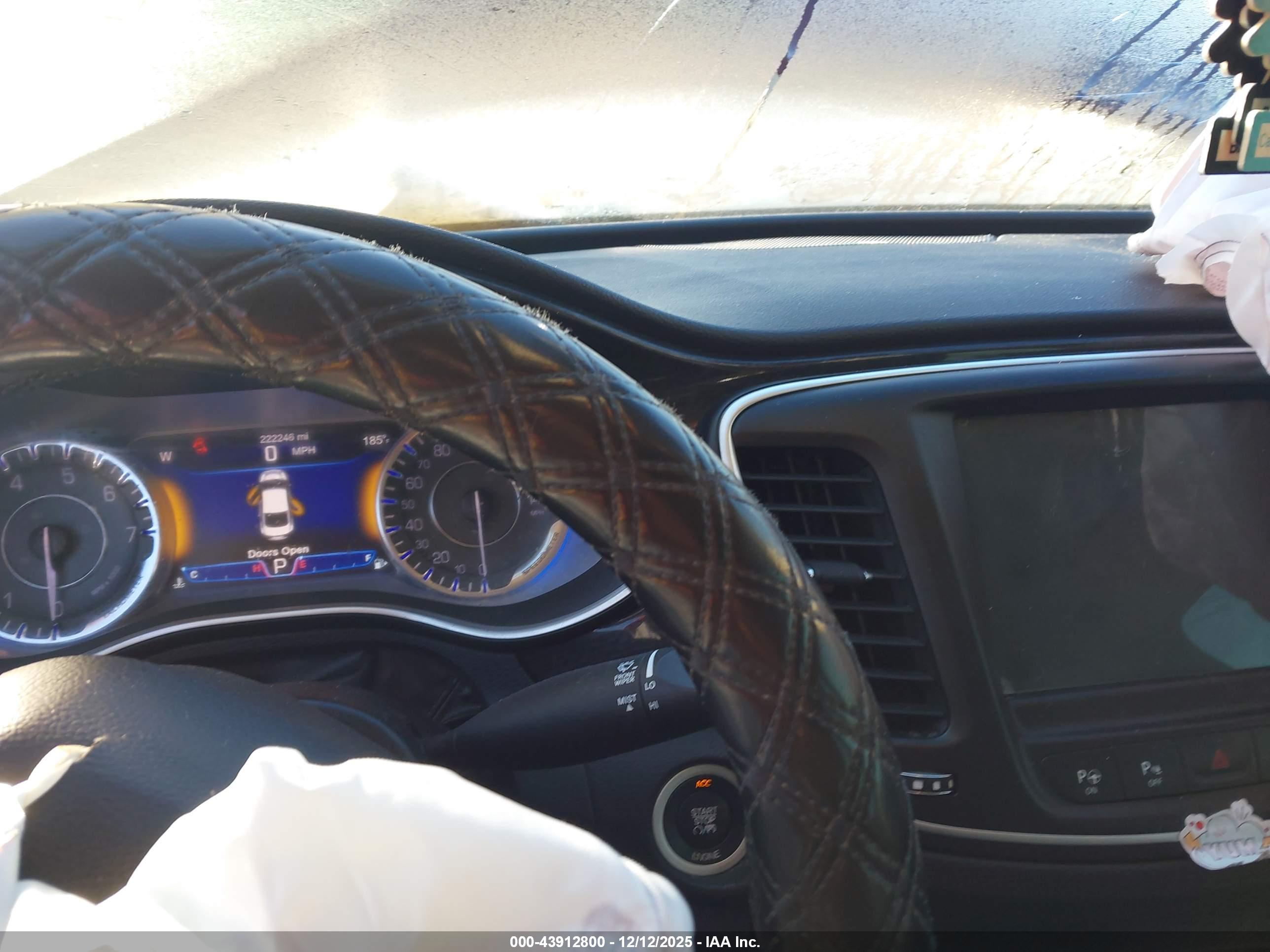 CHRYSLER 200 image 7