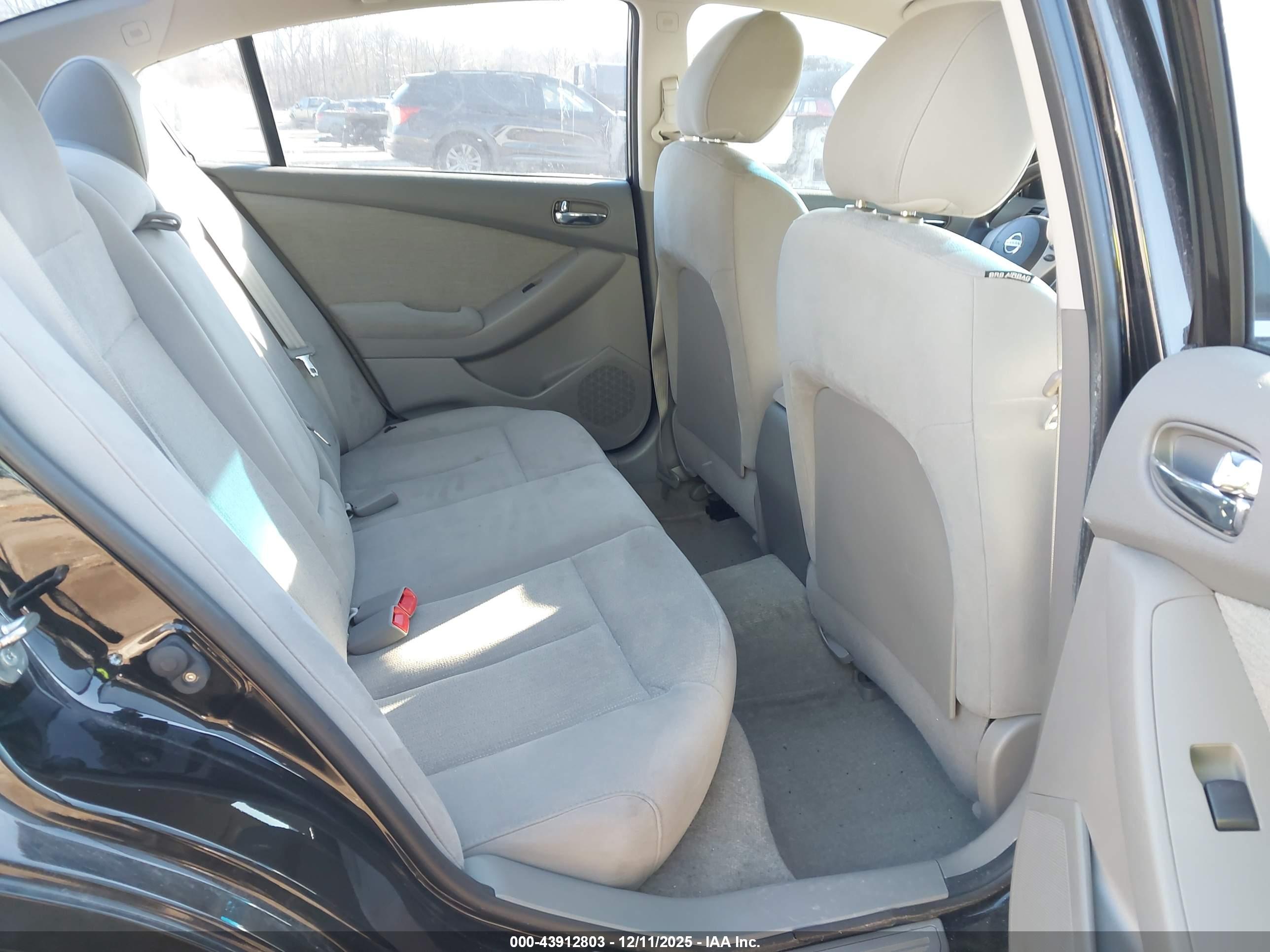 NISSAN ALTIMA image 8