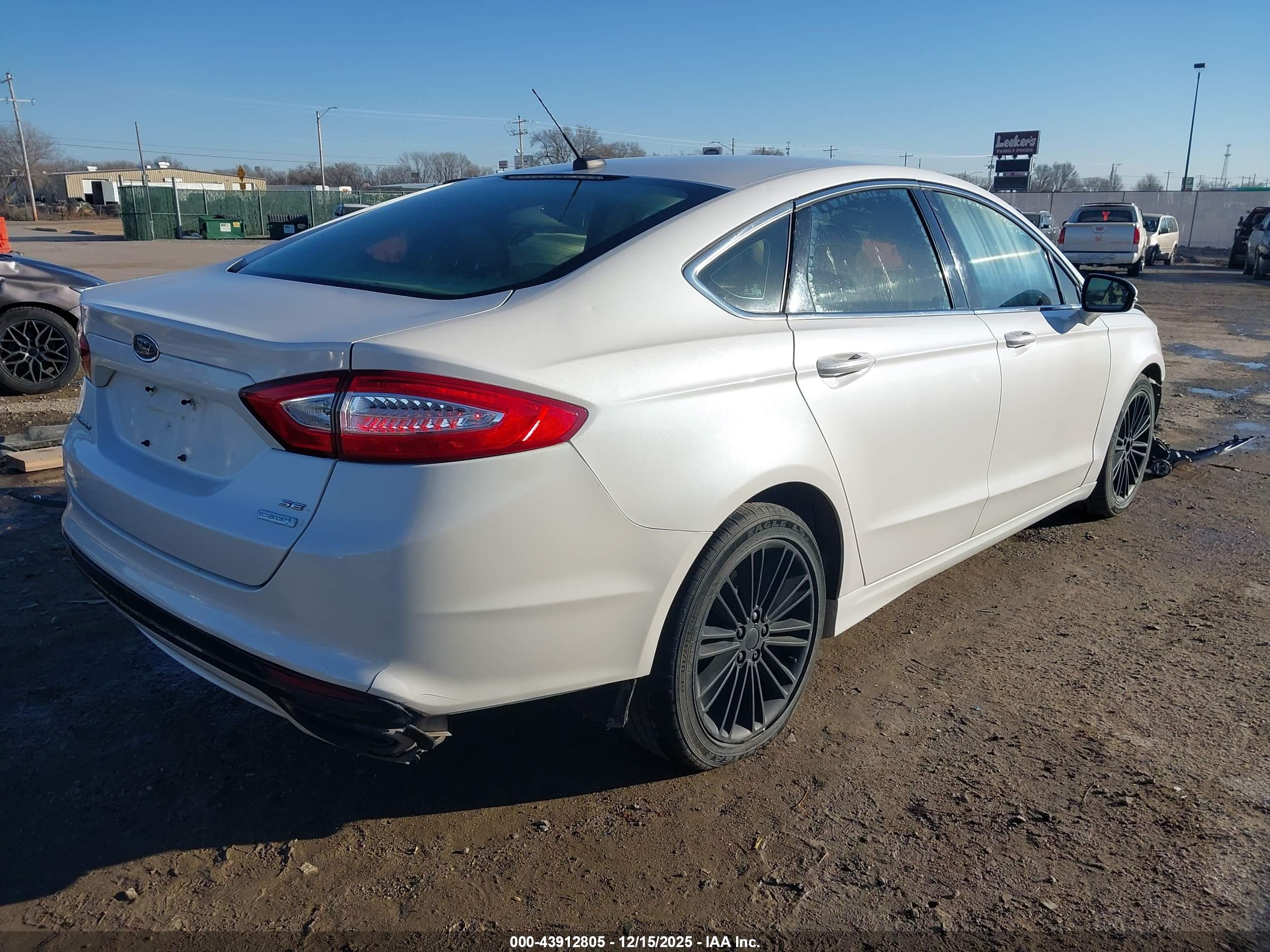 FORD FUSION image 4