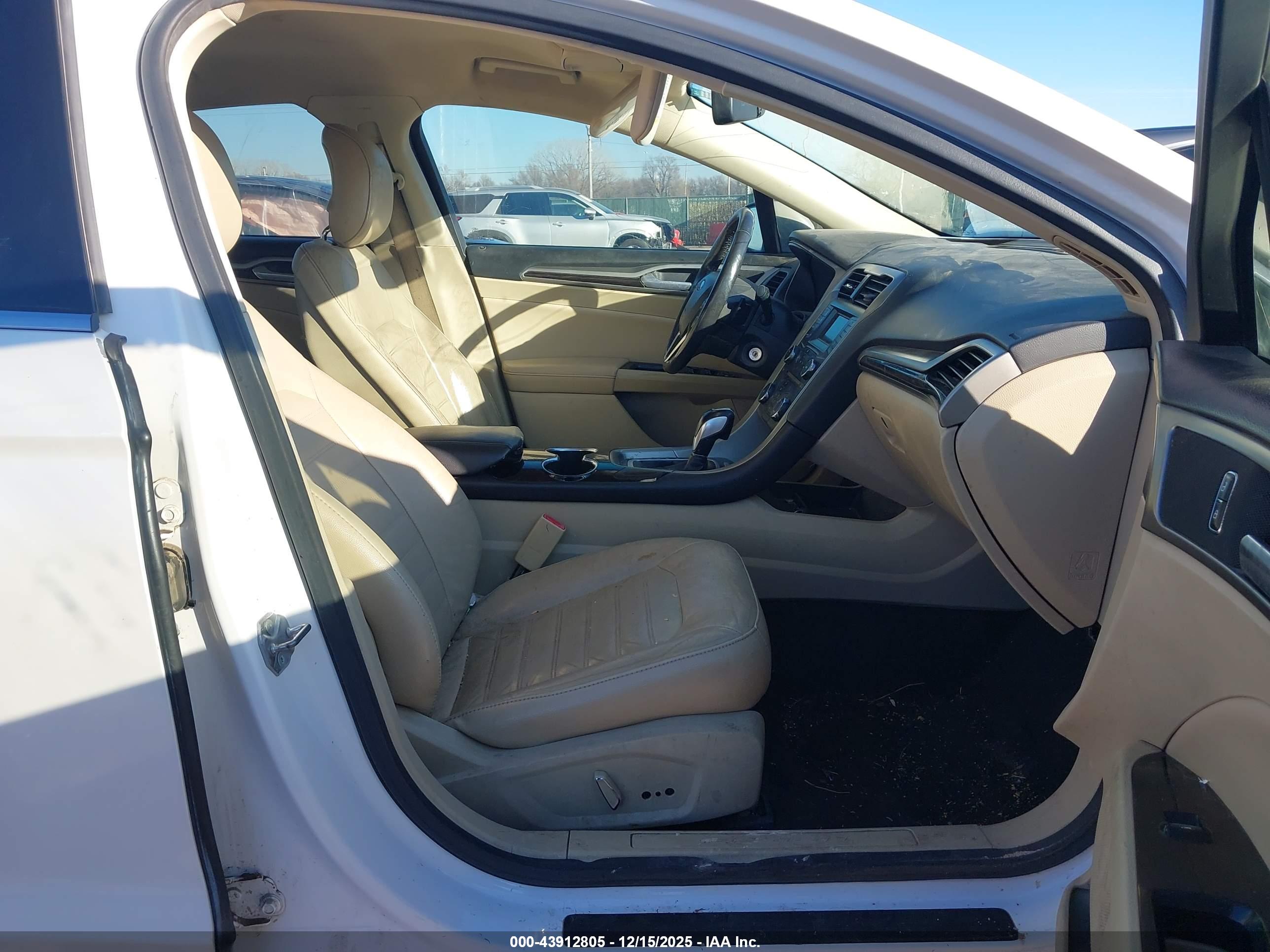 FORD FUSION image 5