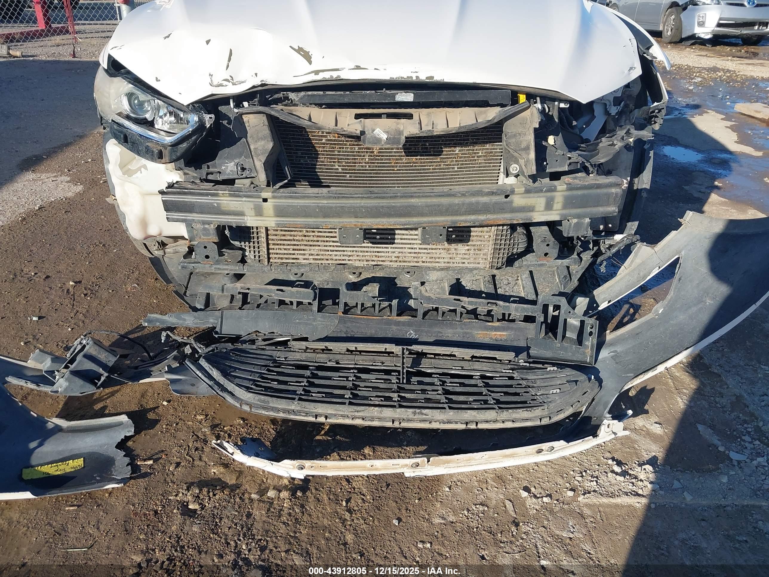 FORD FUSION image 6