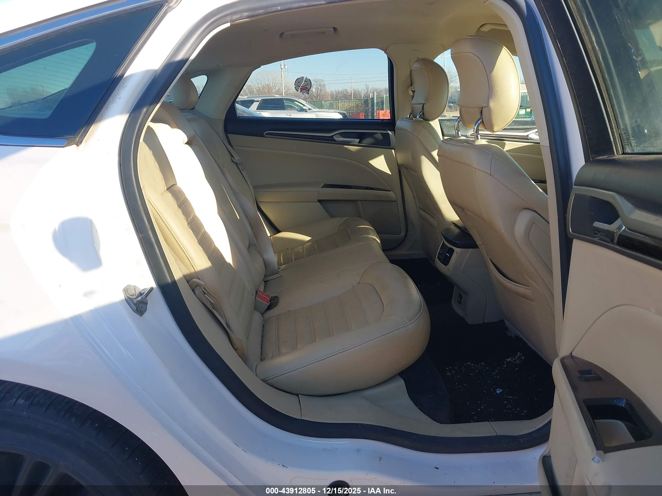 FORD FUSION image 8