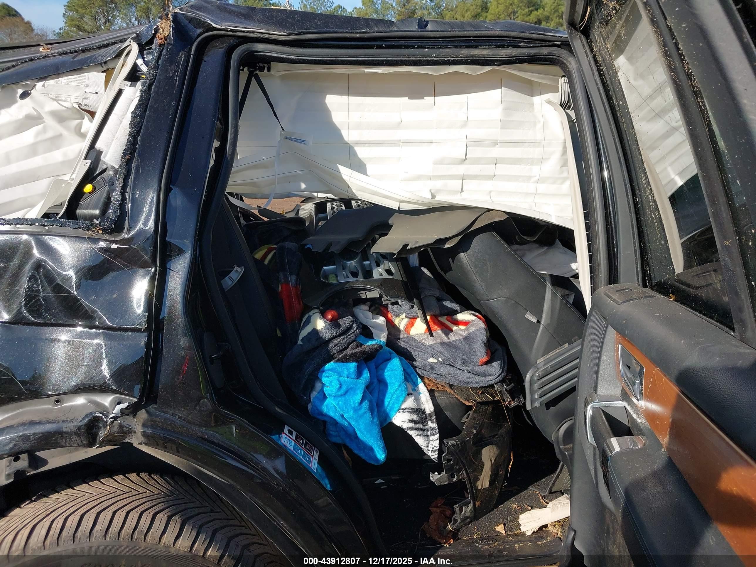 LAND ROVER image 8