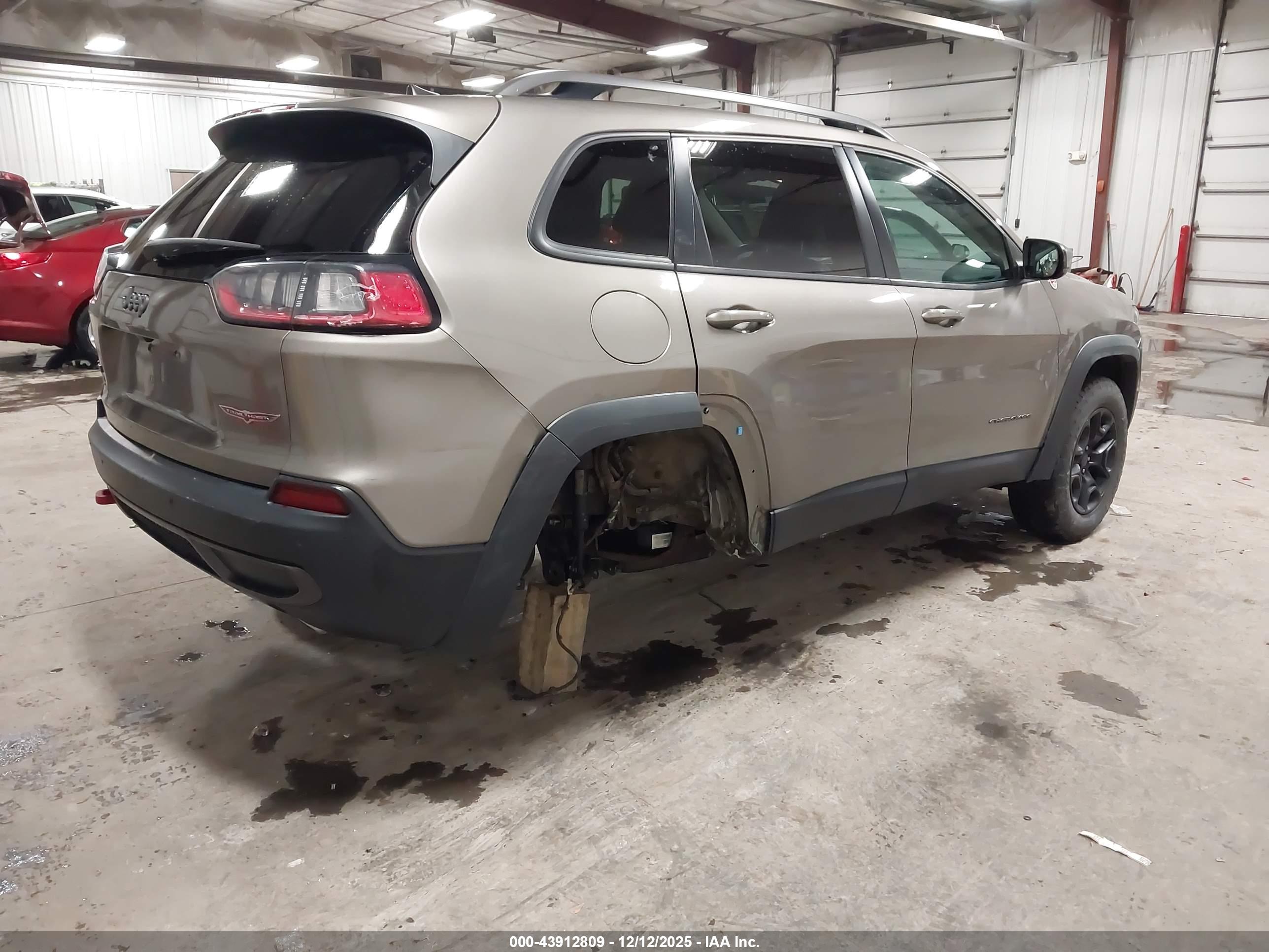 JEEP CHEROKEE image 4