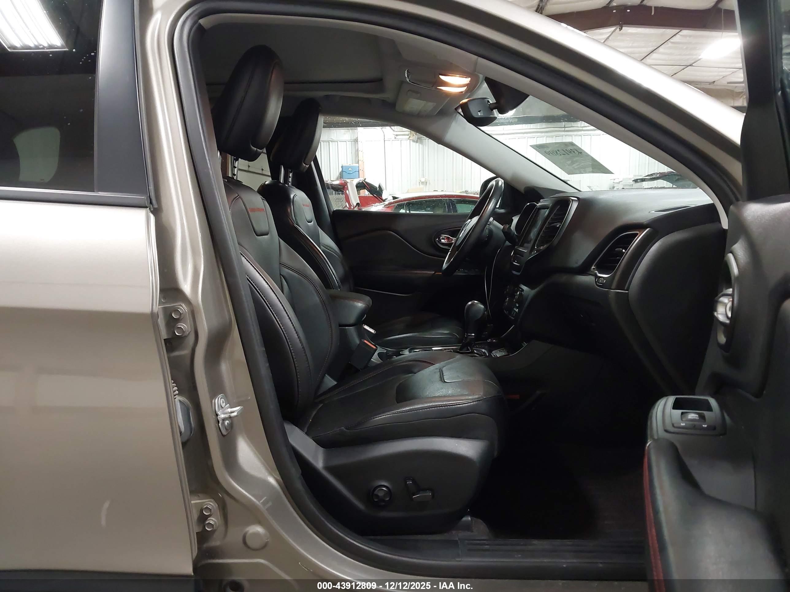 JEEP CHEROKEE image 5