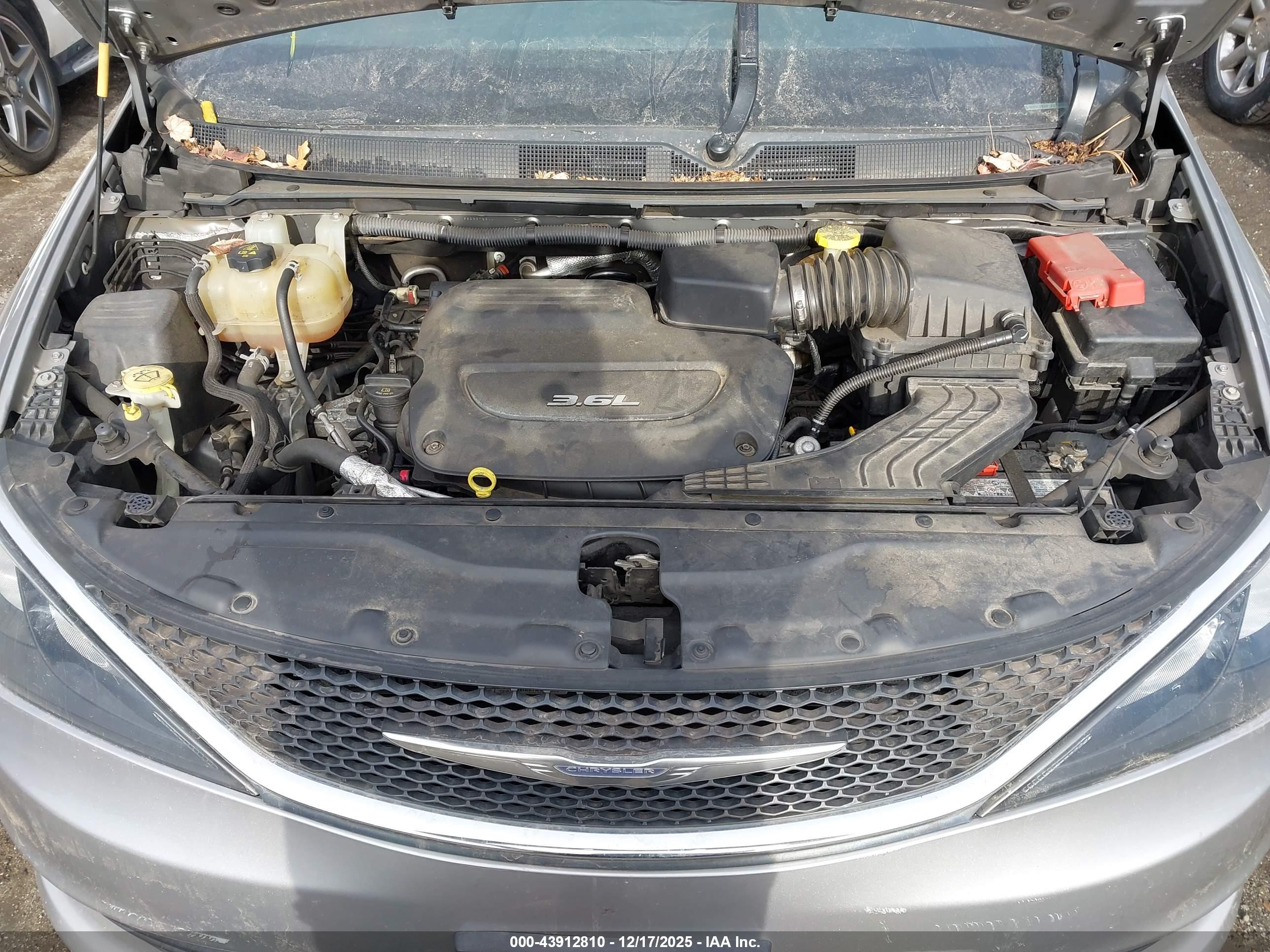 CHRYSLER PACIFICA image 10