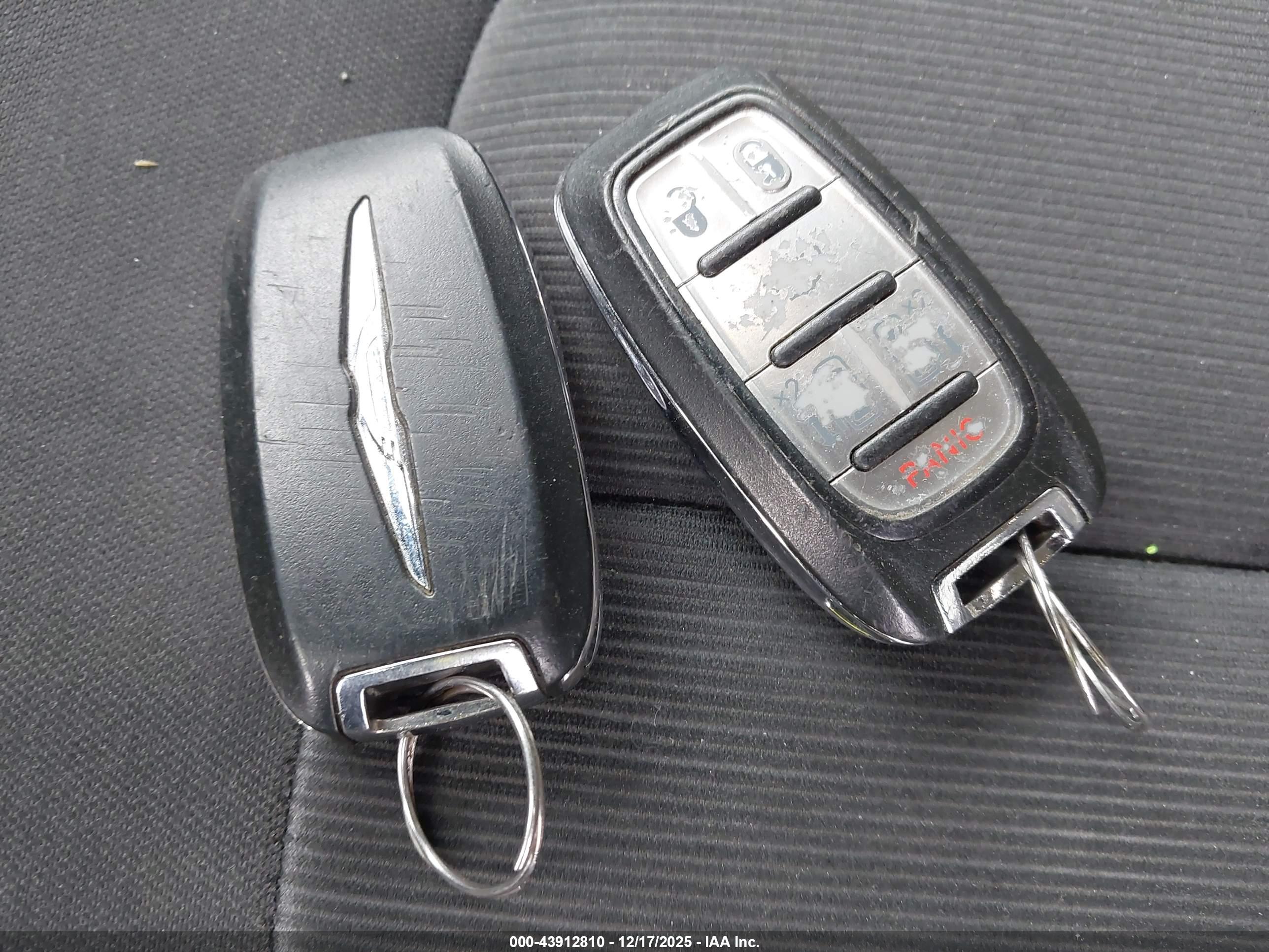 CHRYSLER PACIFICA image 11
