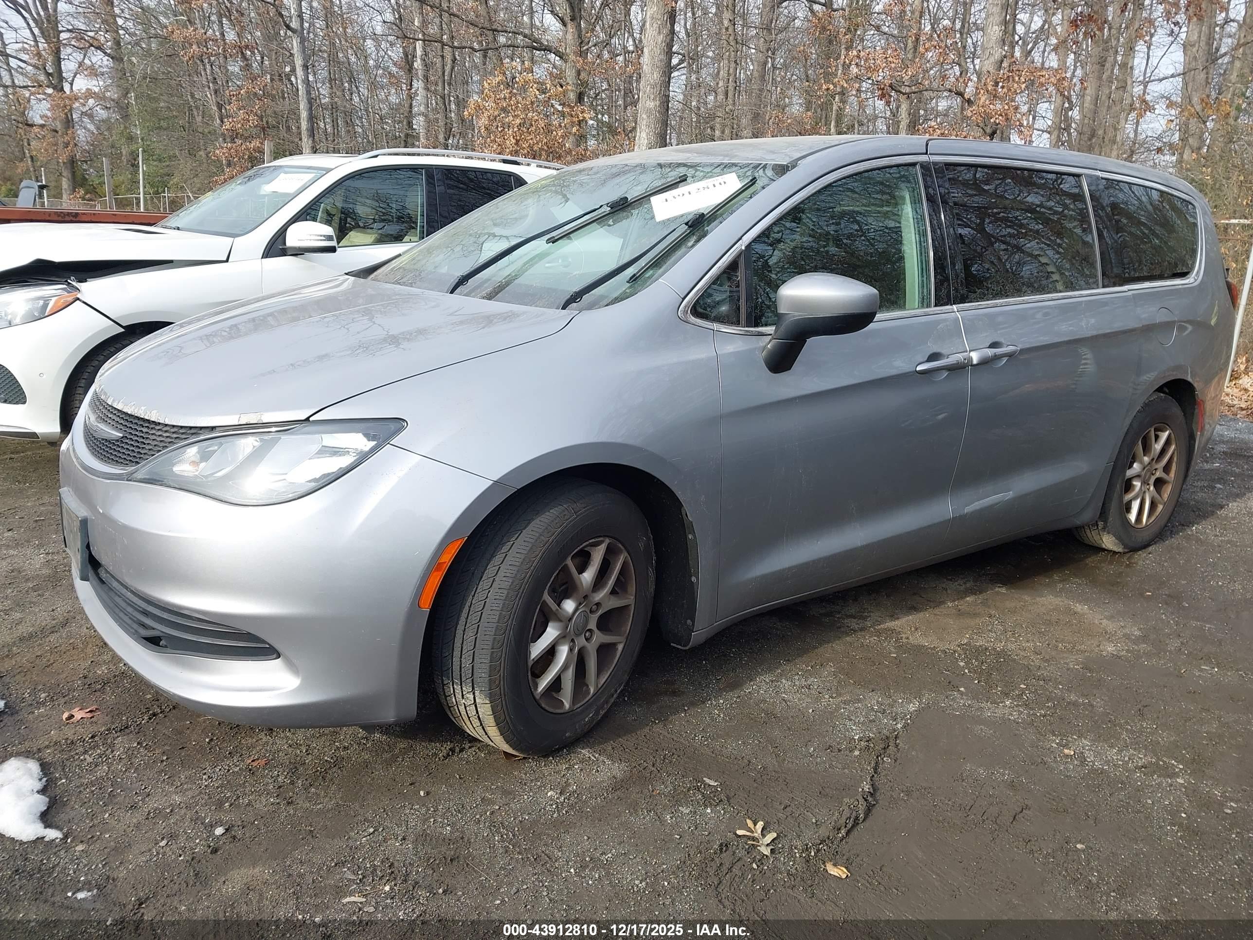 CHRYSLER PACIFICA image 2