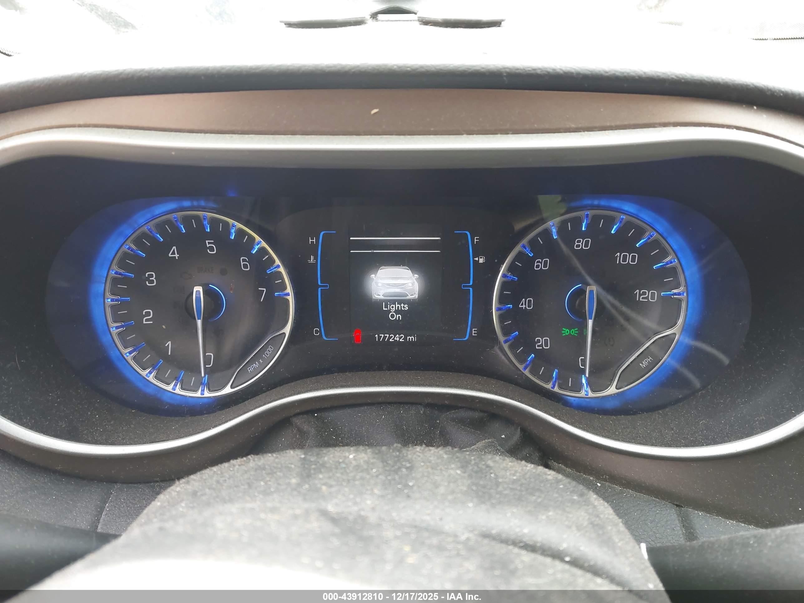 CHRYSLER PACIFICA image 7