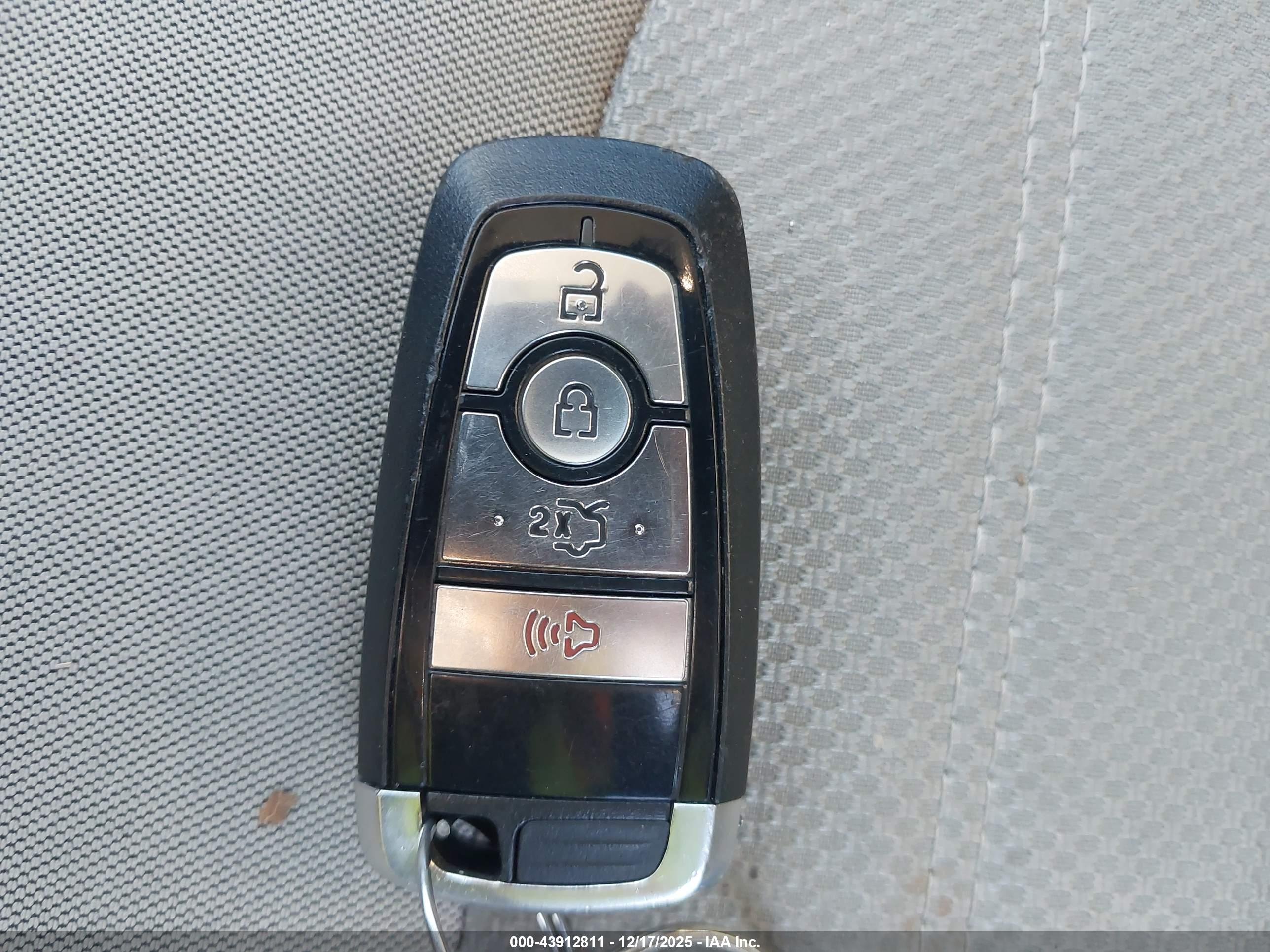 FORD FUSION image 11