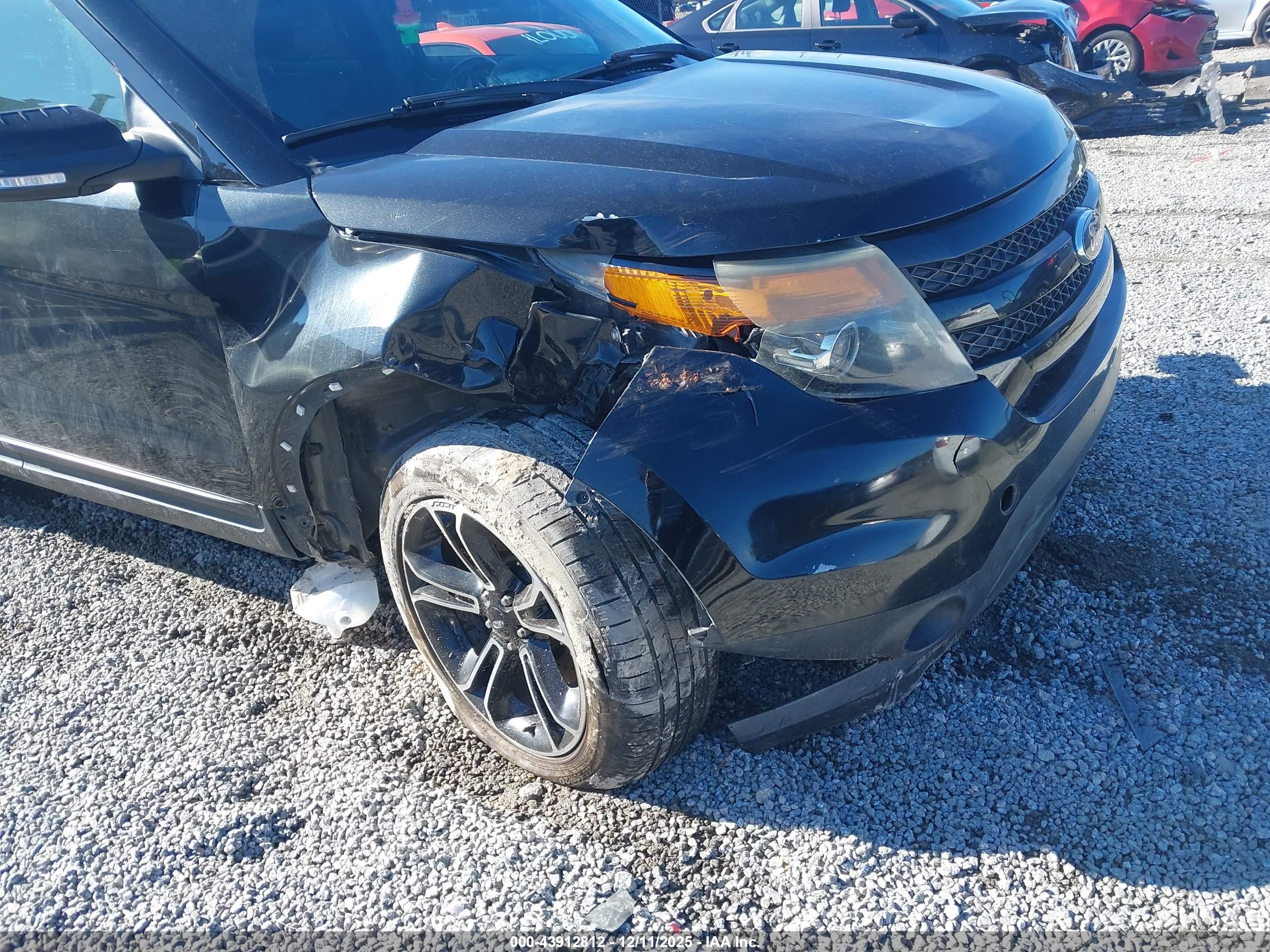 FORD EXPLORER image 6