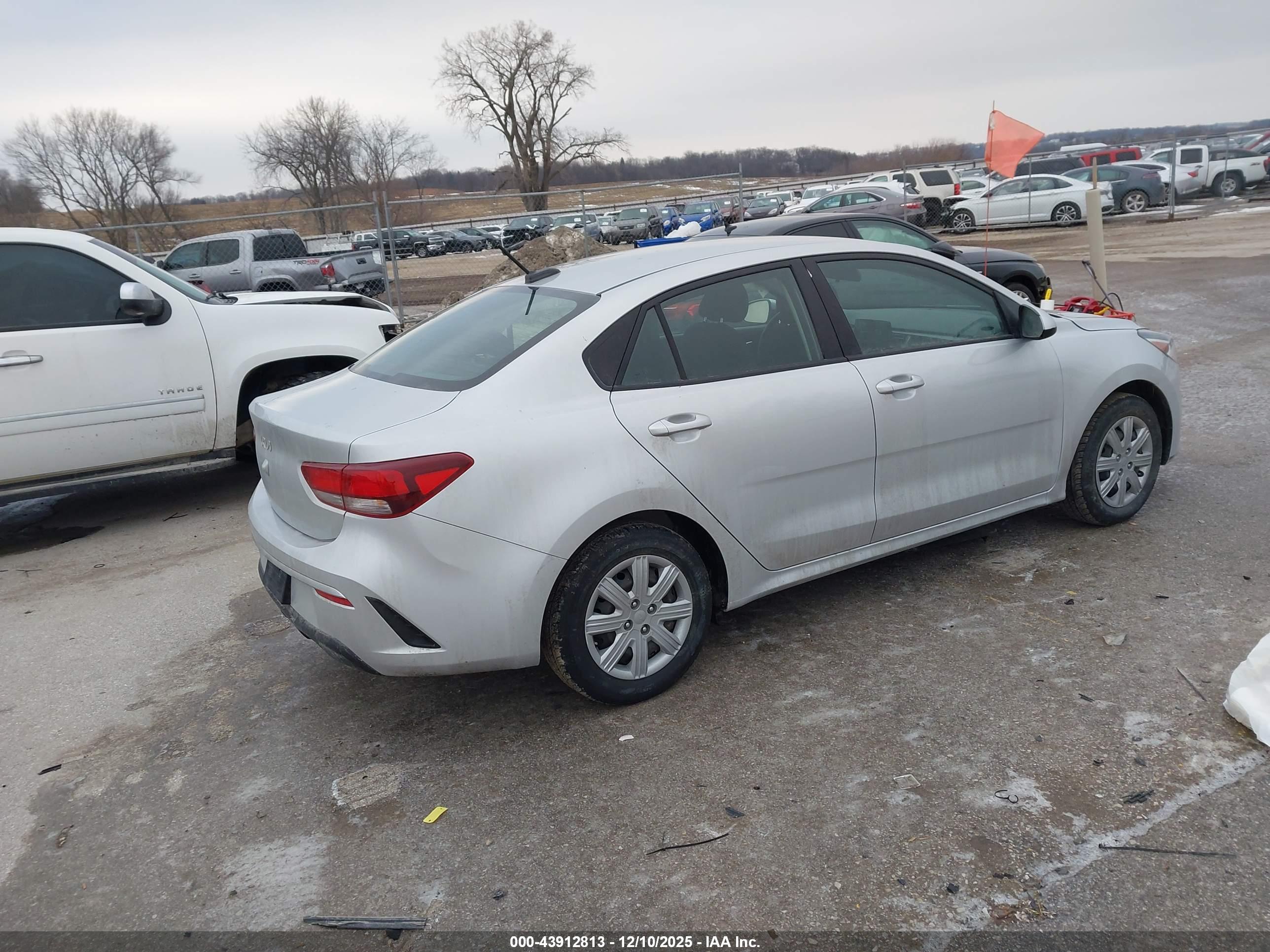 KIA RIO image 4
