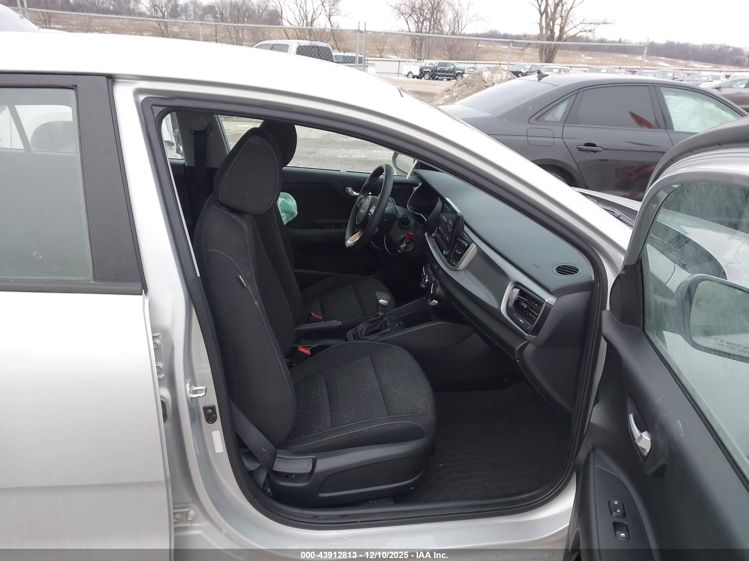 KIA RIO image 5