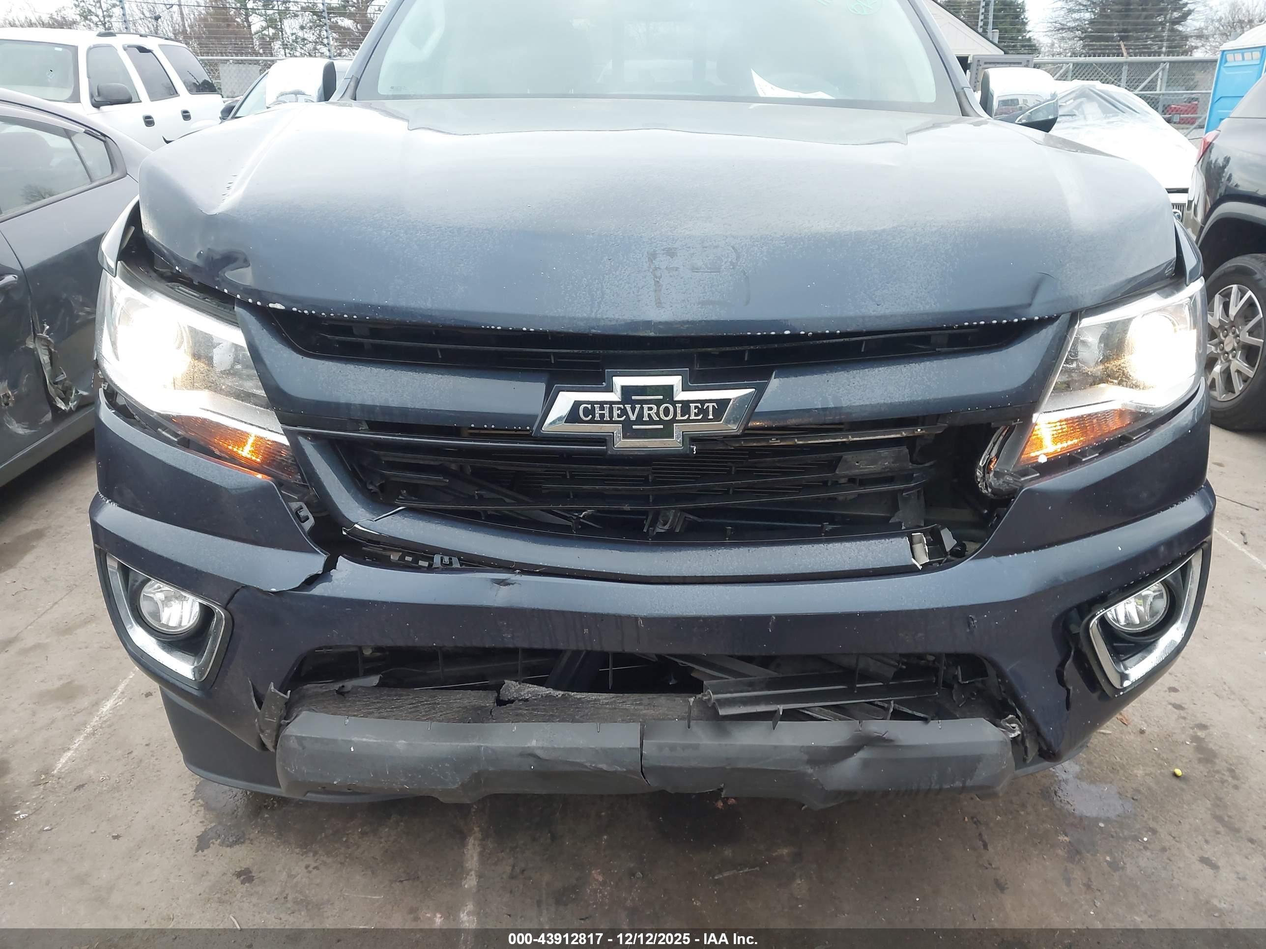 CHEVROLET COLORADO image 6